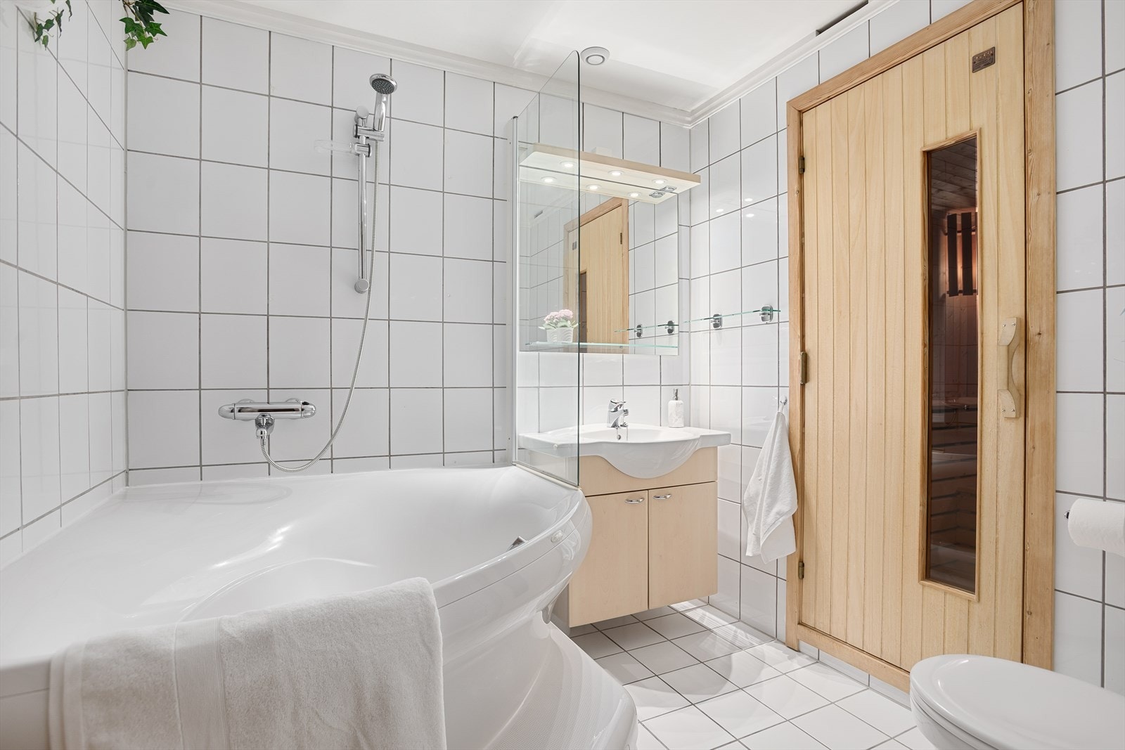 Flislagt bad med varmekabler Galleribilde