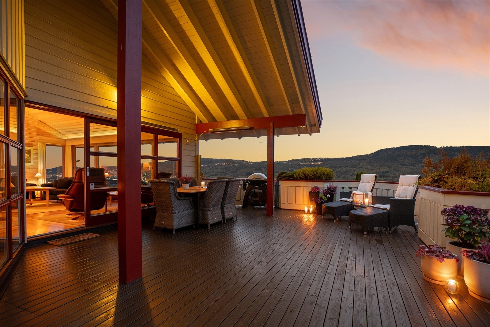 Dette er en stor og flott familiebolig beliggende på solrik og velstelt tomt Galleribilde