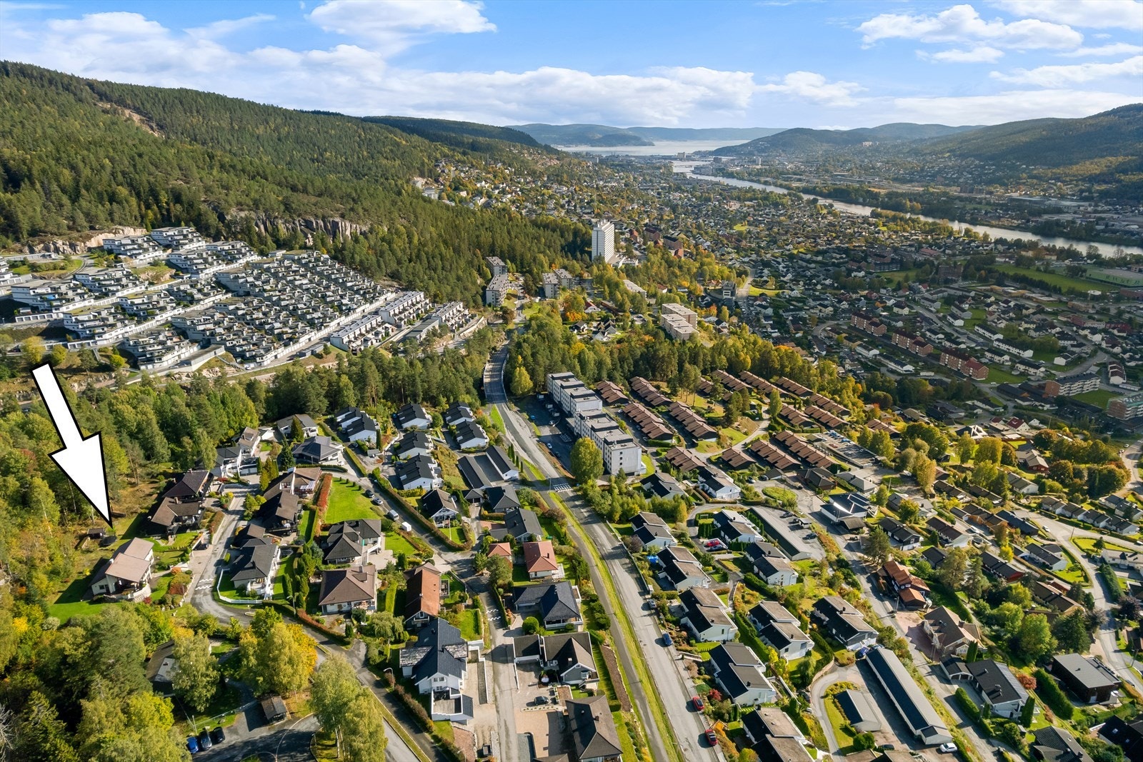 Det er kort vei til de fleste servicetilbud samt god offentlig kommunikasjon i området Galleribilde