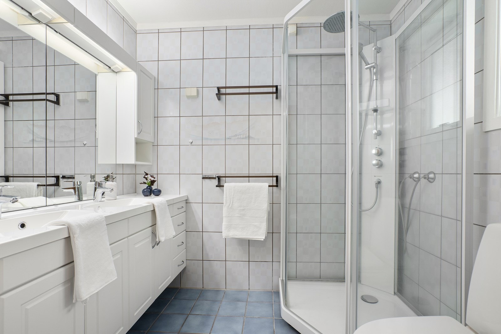 Flislagt bad med varmekabler Galleribilde