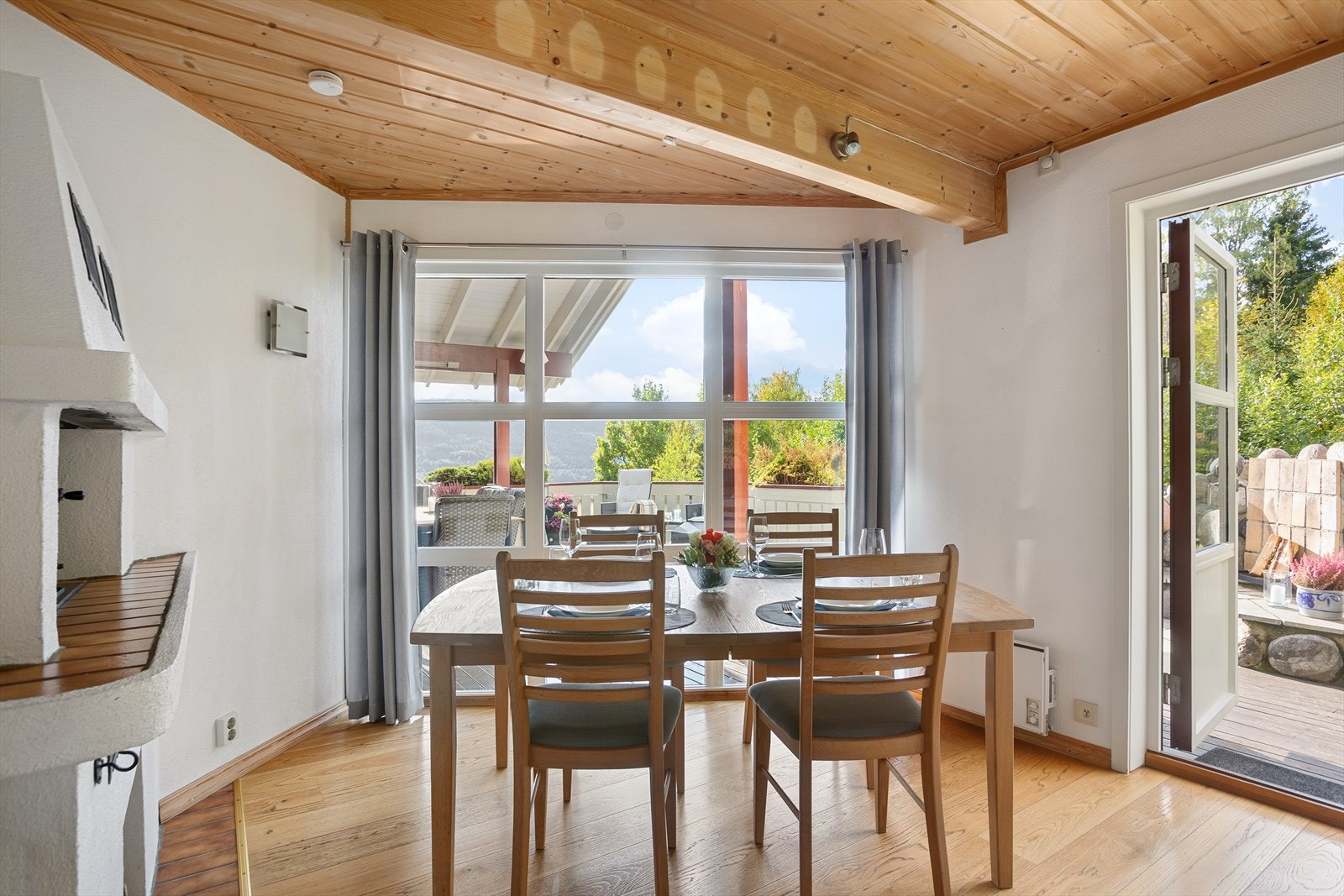 Plass til spisebord på kjøkkenet Galleribilde