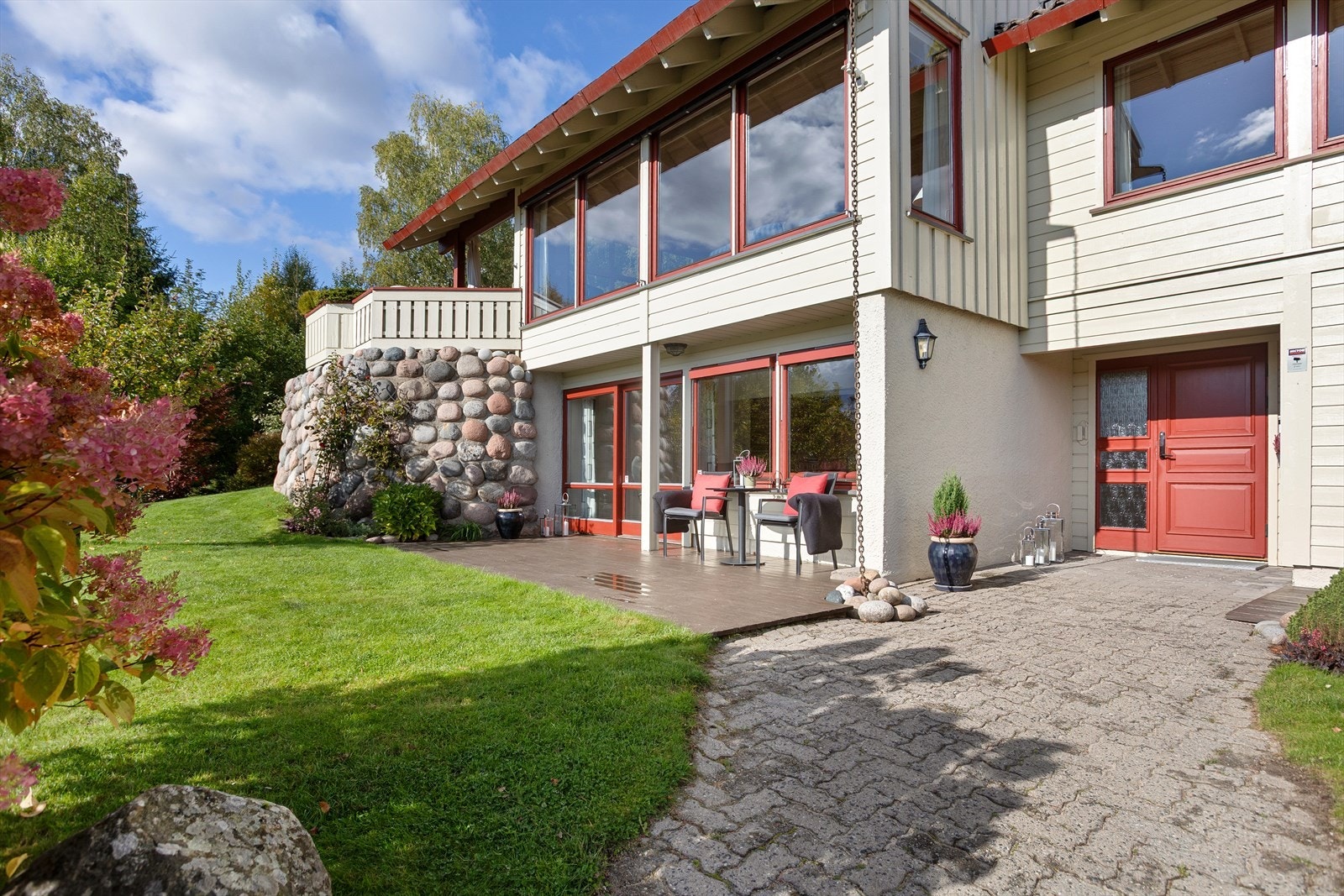 Videre adkomst til inngangsparti Galleribilde