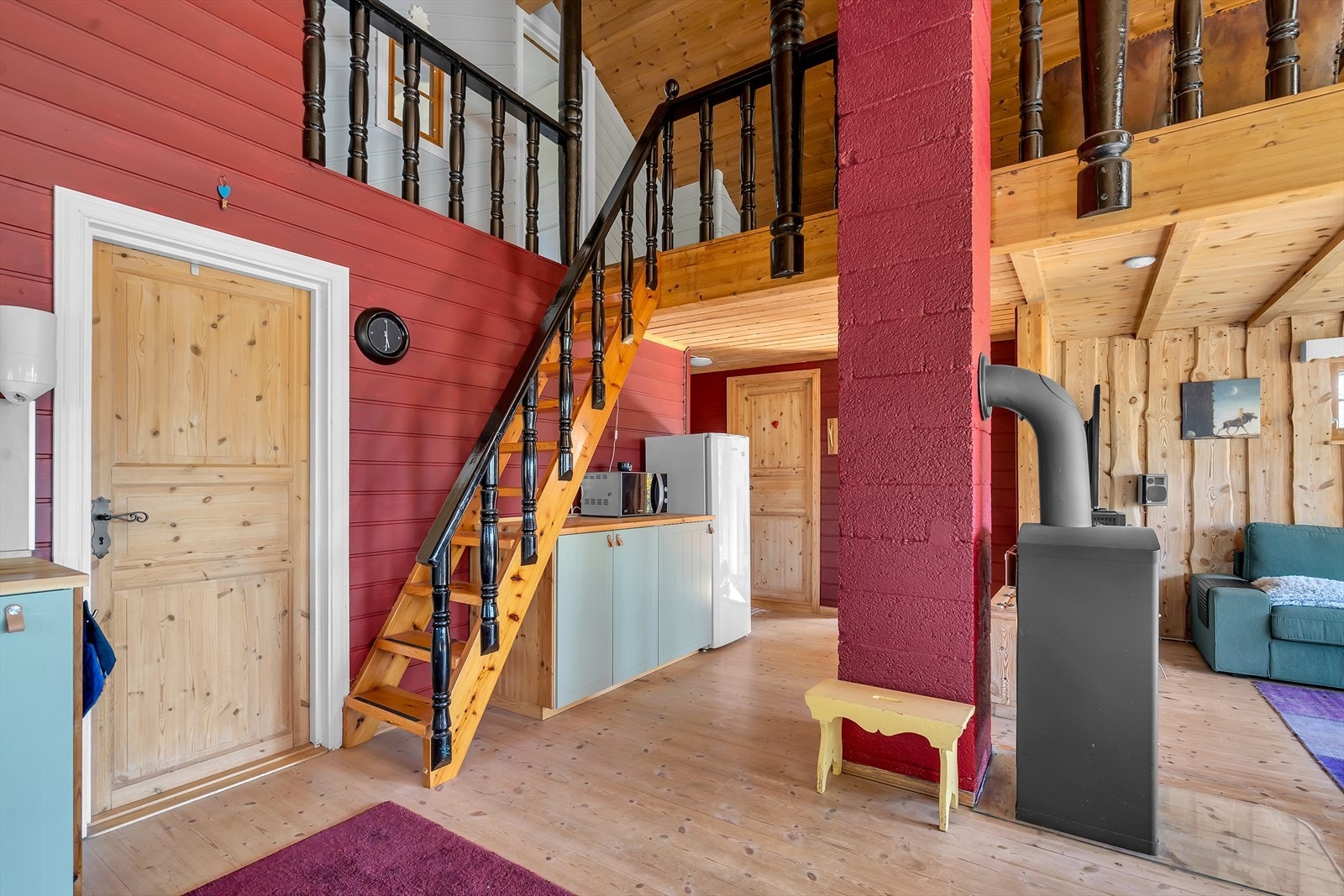 Trapp opp til loftsetasje Galleribilde