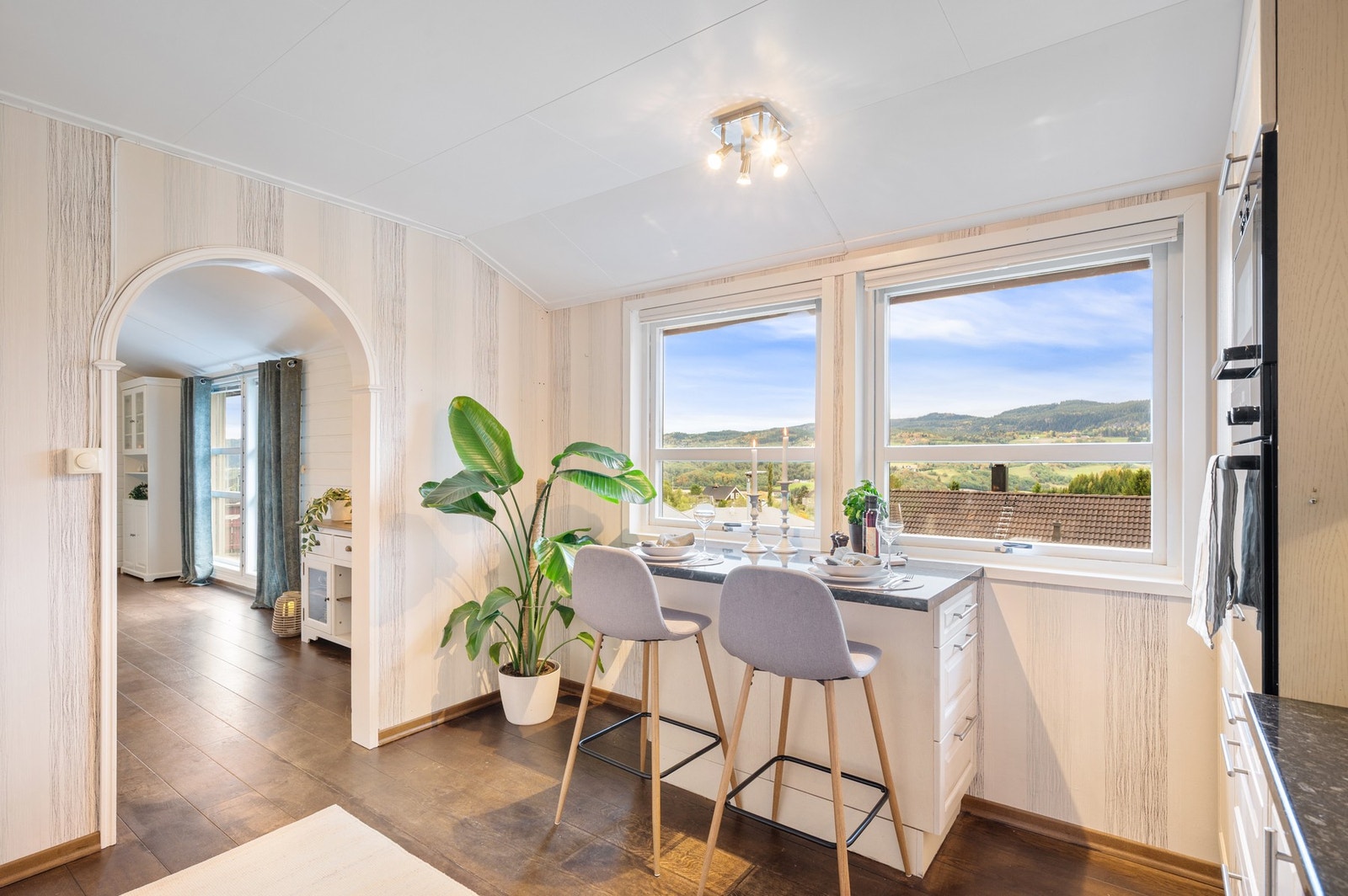 Romslig kjøkken på ca. 12 kvm. Galleribilde