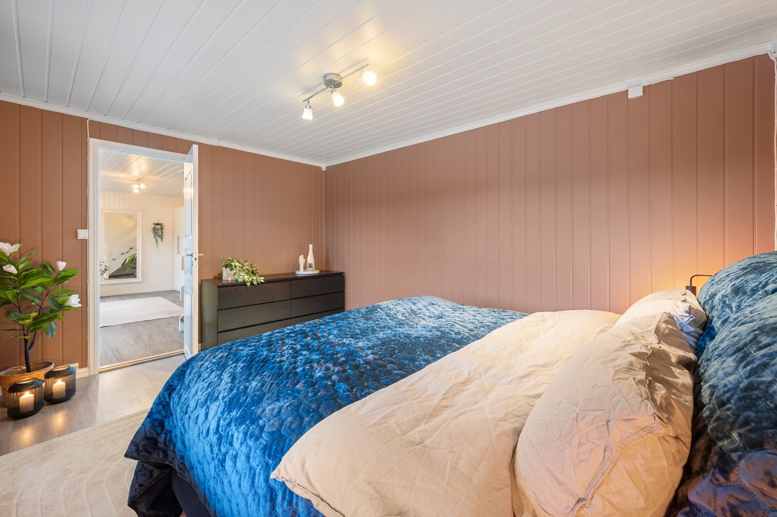 Soverommene er av god størrelse på hhv. 14,1, 11,7, 11,4 og 8,5 kvm. Galleribilde