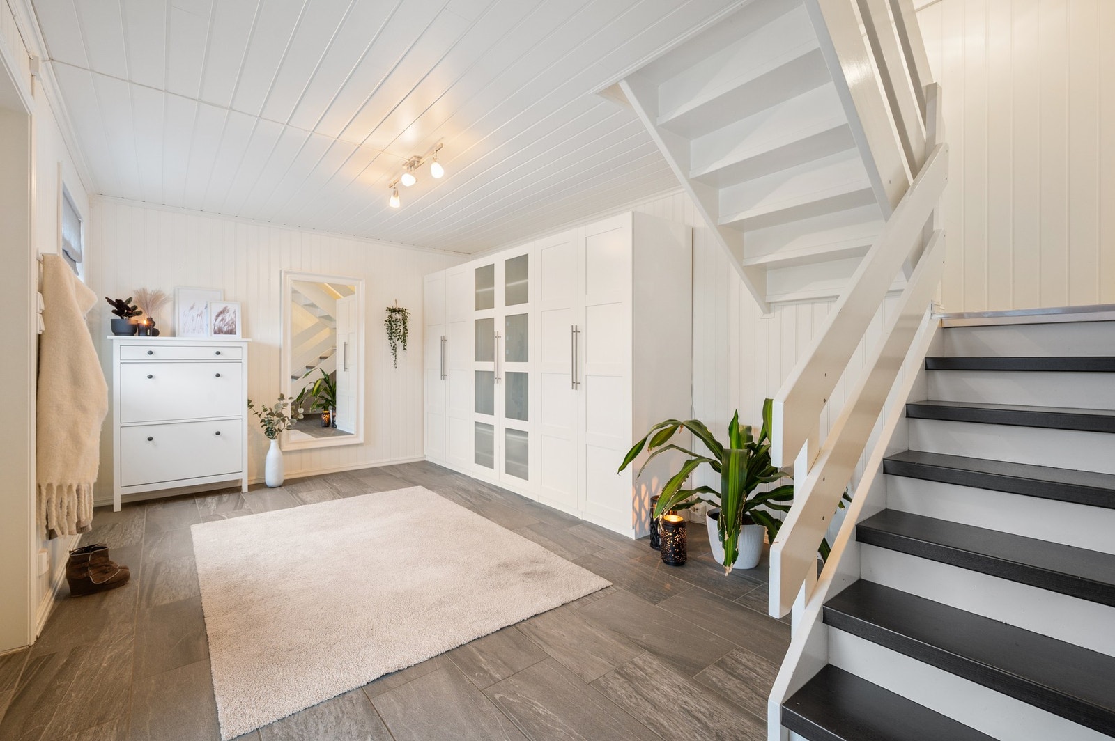 Romslig inngangsparti på 17,2 kvm. Galleribilde