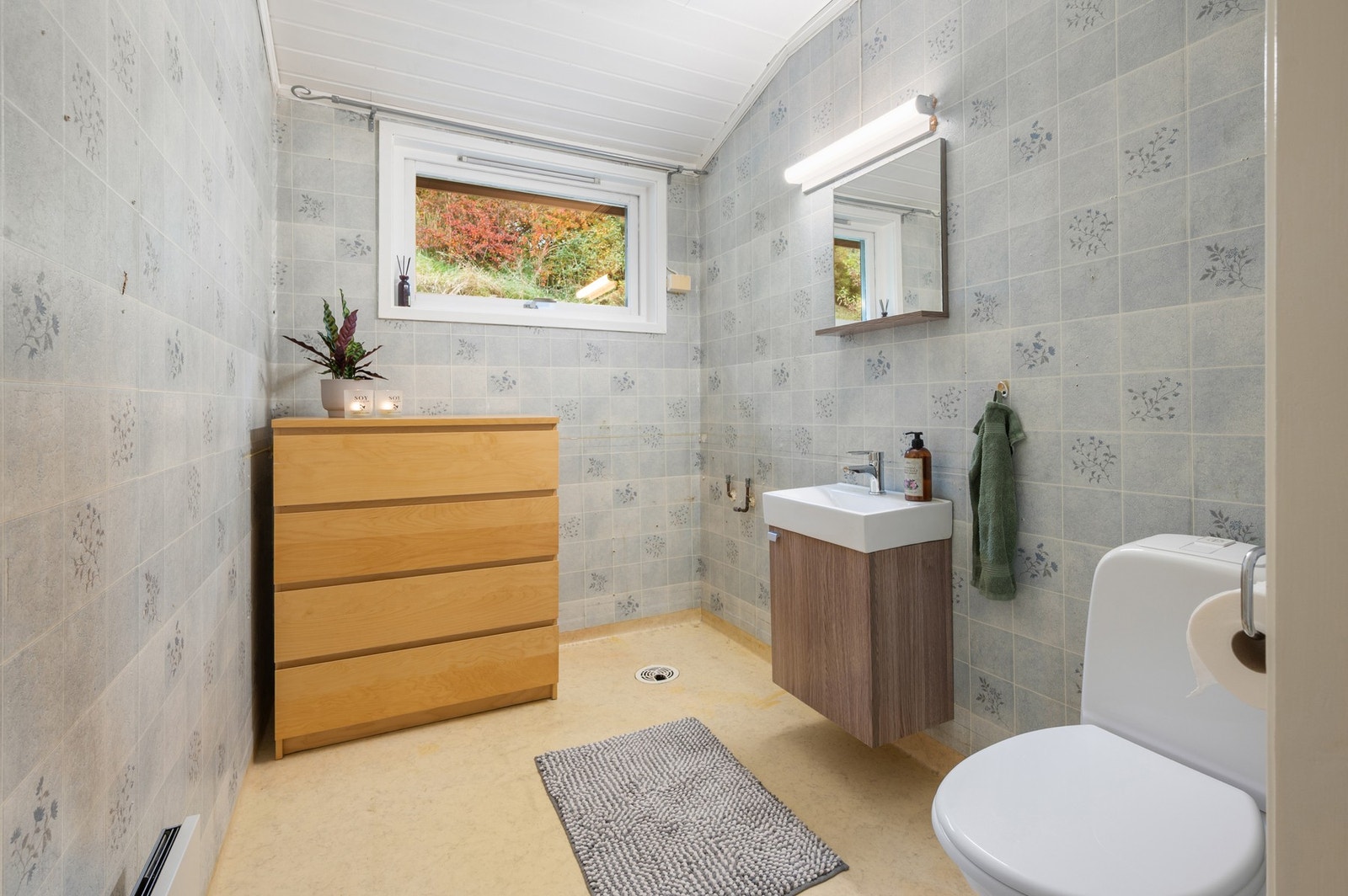 Totalt har boligen 3 våtrom fordelt på bad, toalettrom og vaskerom. Galleribilde