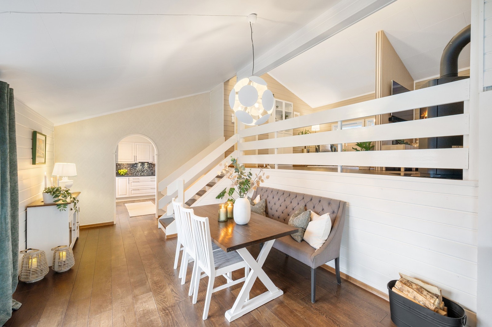 Fra stuen har du adkomst til kjøkkenet. Galleribilde