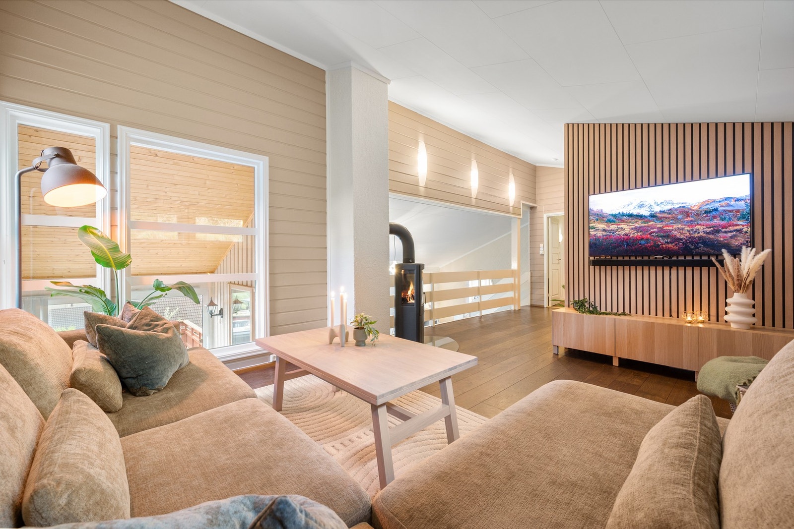 Det er satt opp skillevegg for å gi planet flere soner. Galleribilde