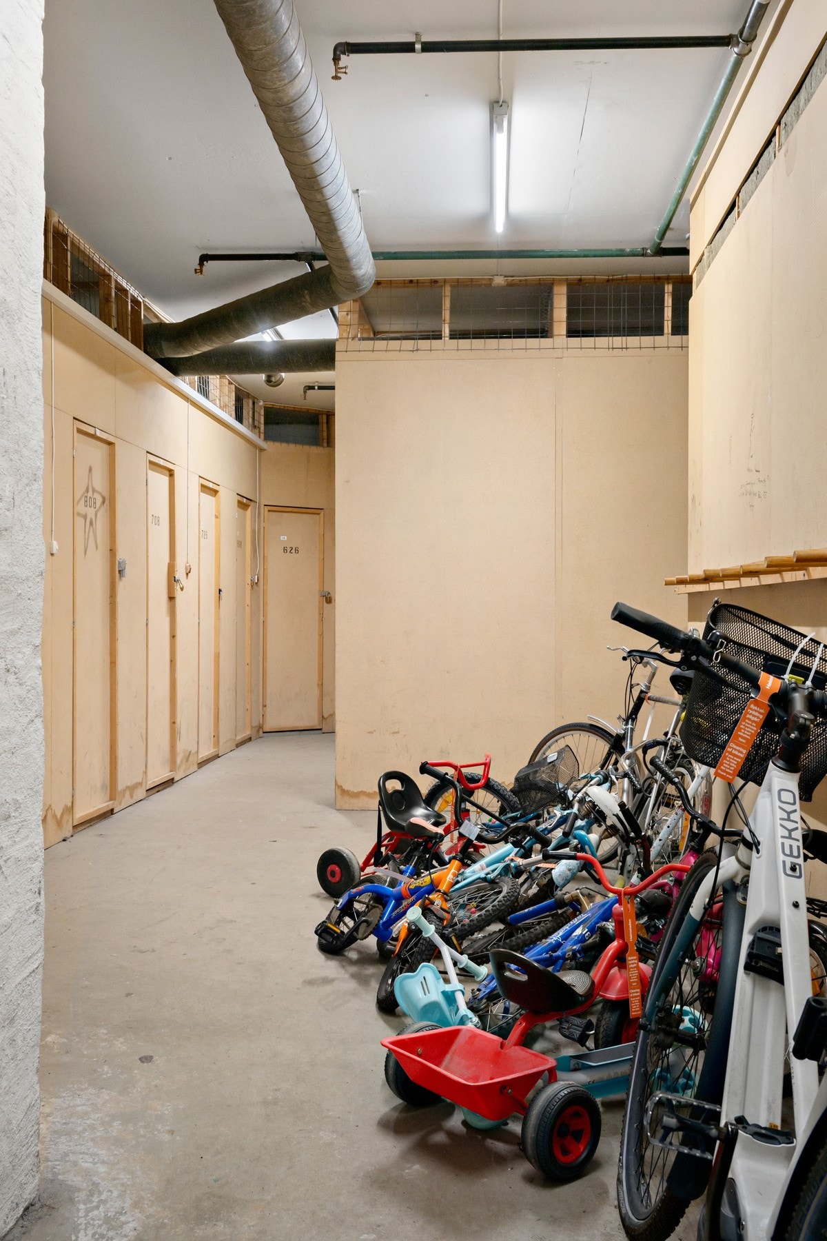 Medfølger en bod i kjelleren samt fellesrom for sykler. Galleribilde