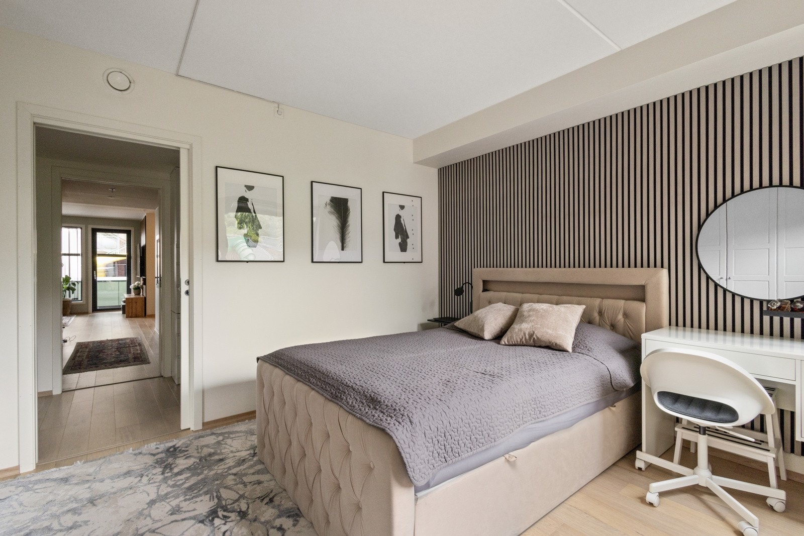 Soverommet er tilknyttet walk-in garderobe. Galleribilde