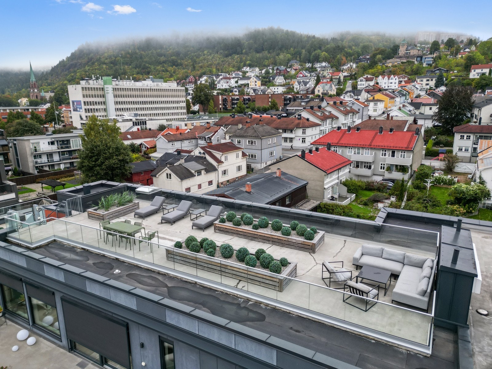 Forøvrig har du tilgang til flott, felles takterrasse med eksklusive møbler. Galleribilde