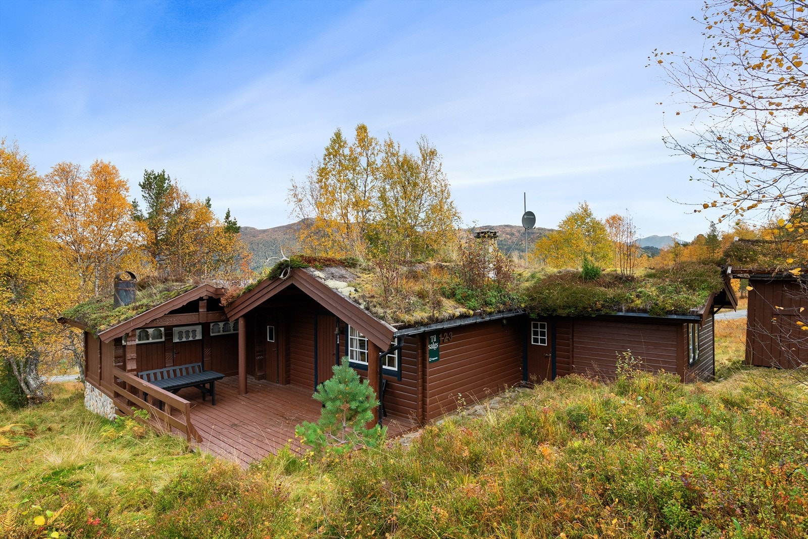 Fasadebilde fra syd/vest med lett tikomst til terreng fra terrasse Galleribilde