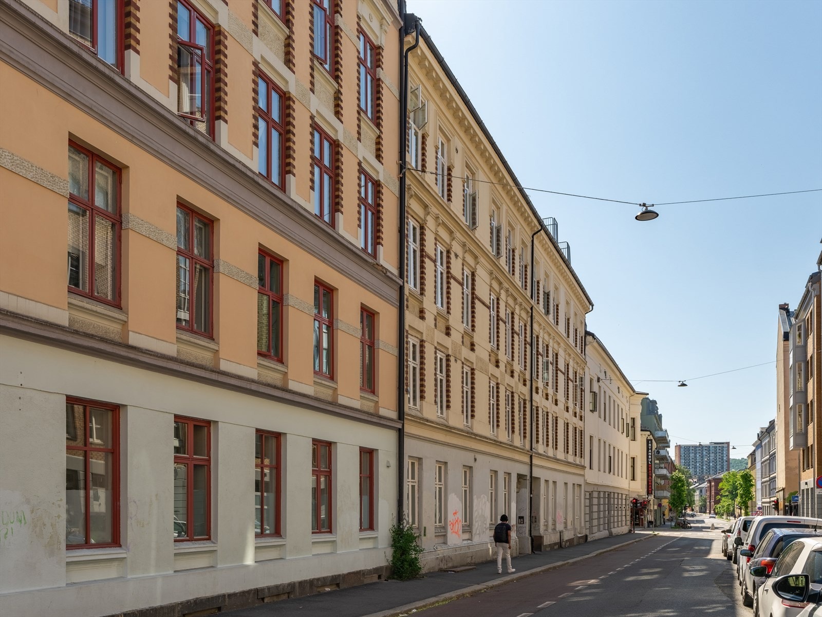 Grünerløkka er kanskje den mest stemningsfulle bydelen i Oslo, og byr på en rekke spennende kaféer, barer og restauranter. Her bor du med nærhet til alt du måtte trenge rett utenfor døren. Galleribilde