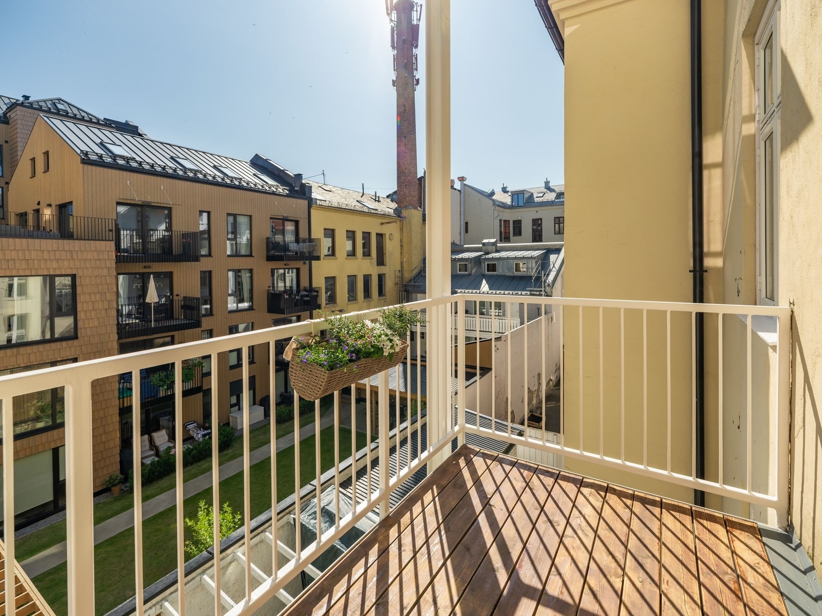 Balkongen er på 5 m² og har gode møbleringsmuligheter for utemøbler. Galleribilde