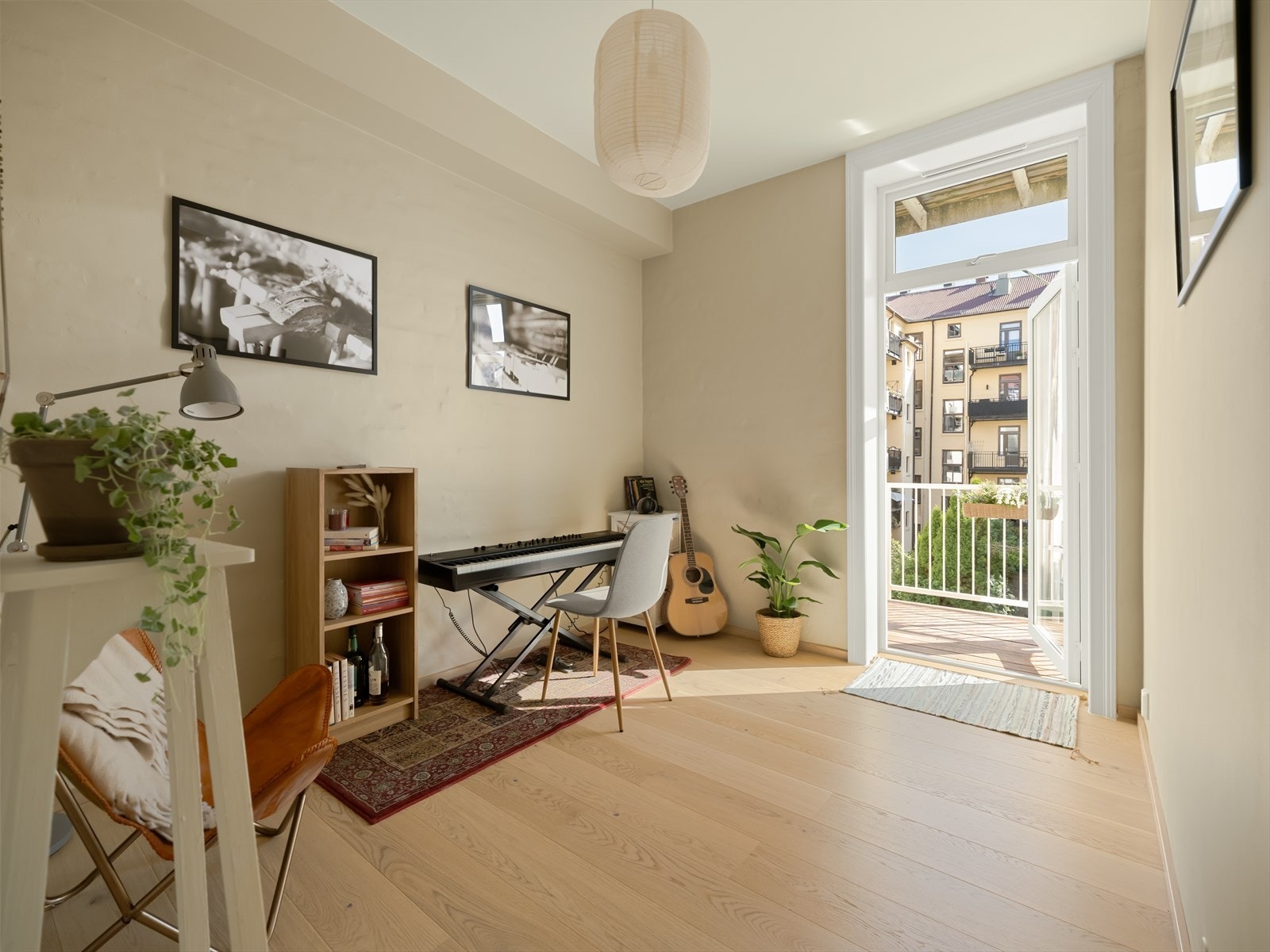 Soverom 2 er også stort. Her er det plass til seng med tilhørende møblement, og alternativt kontormøbel. Galleribilde