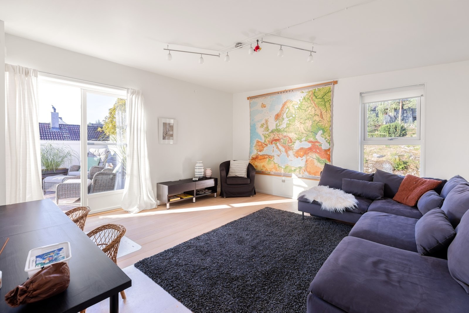 Den største loftstuen er av veldig god størrelse og kan tjene mang en bruk. Galleribilde