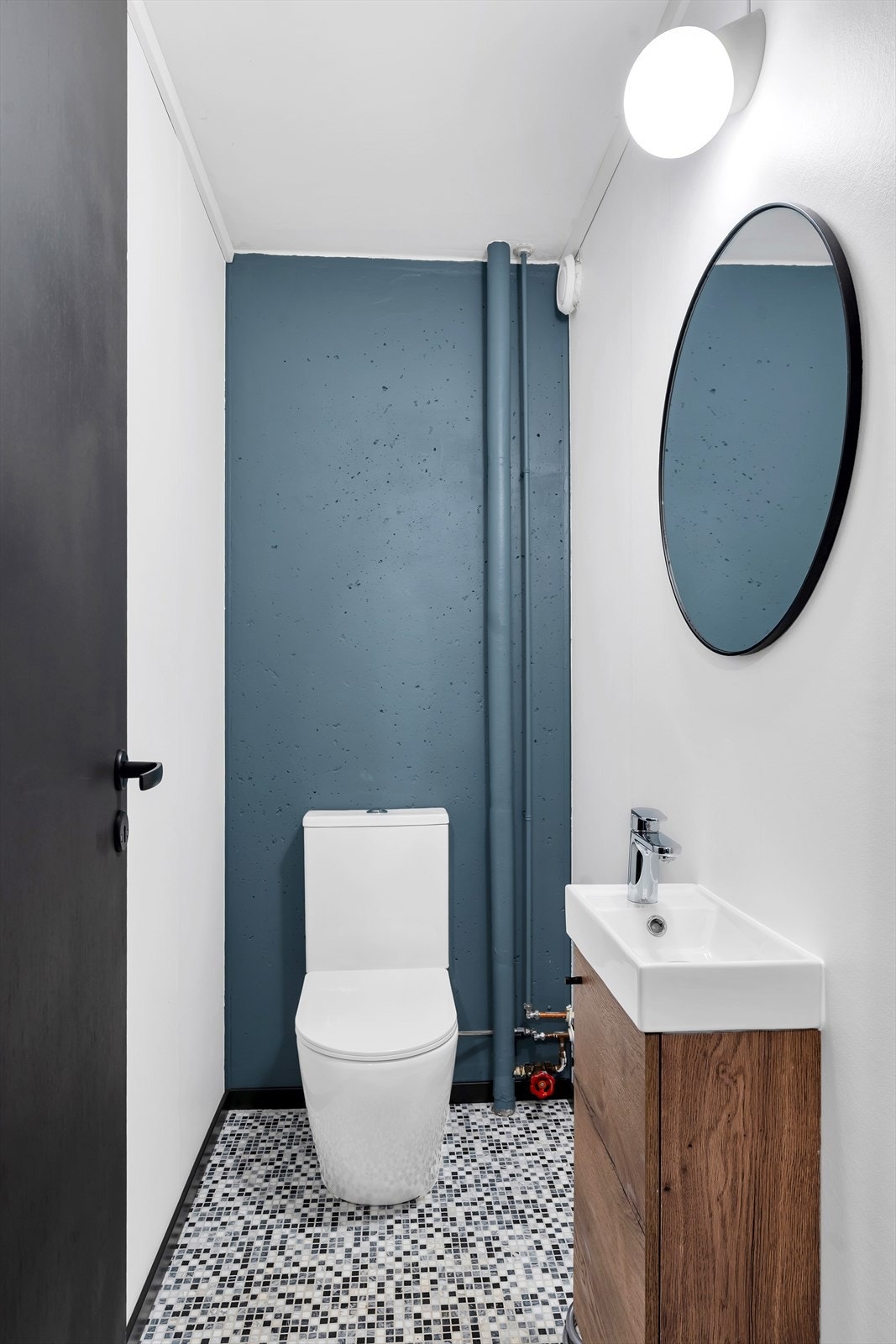 WC-rom. Fliser med varmekabler på gulv. Galleribilde