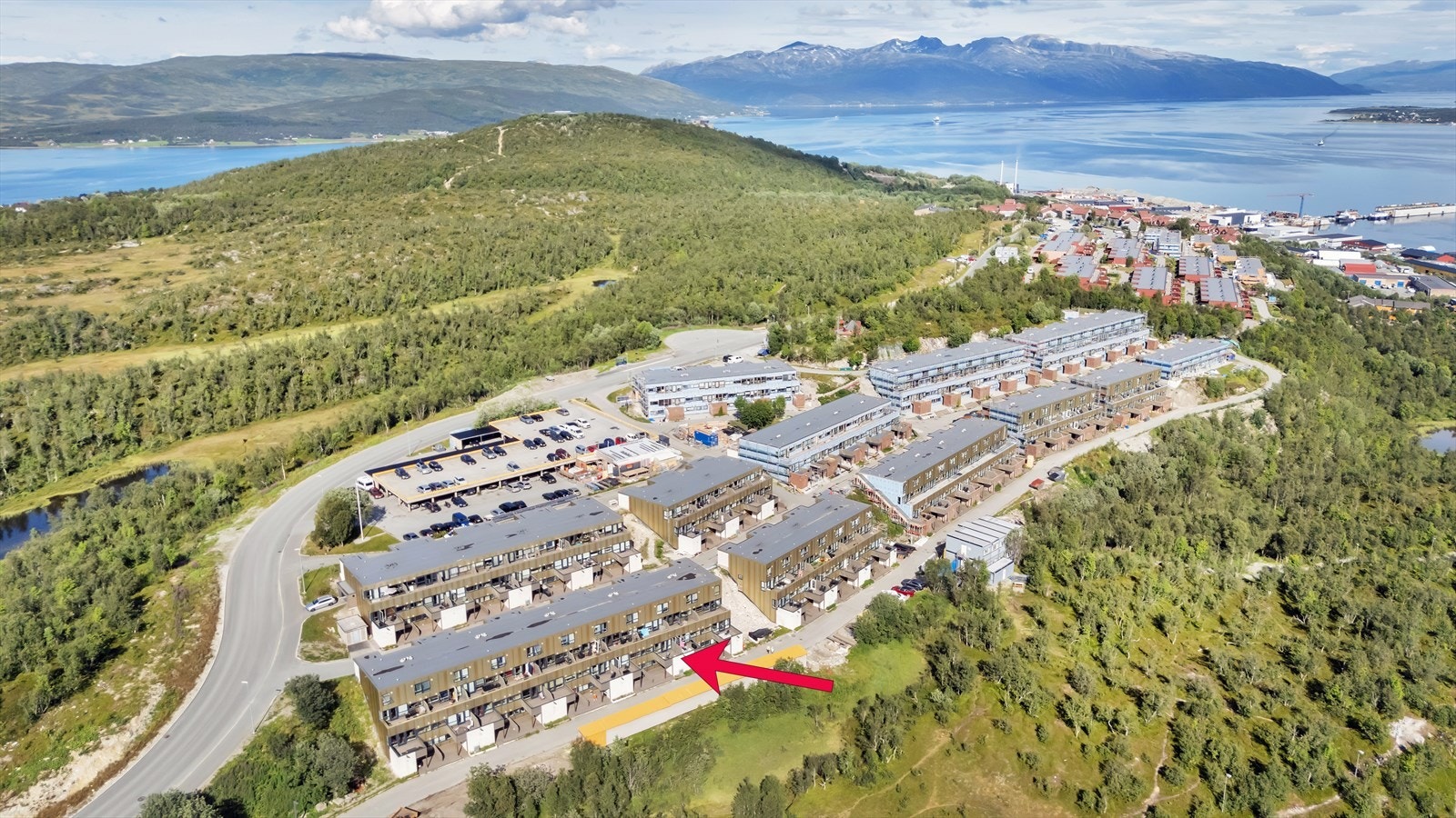 Boligen ligger fint til et et rolig og barnevennlig område. Galleribilde