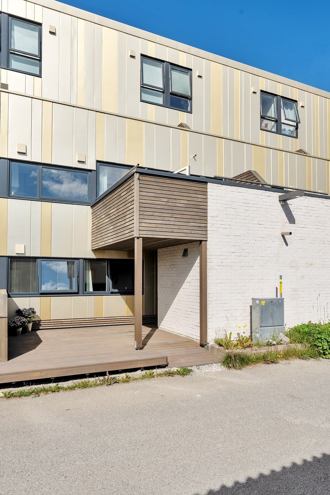 Leiligheten disponerer terrasse på 16 kvm. Galleribilde