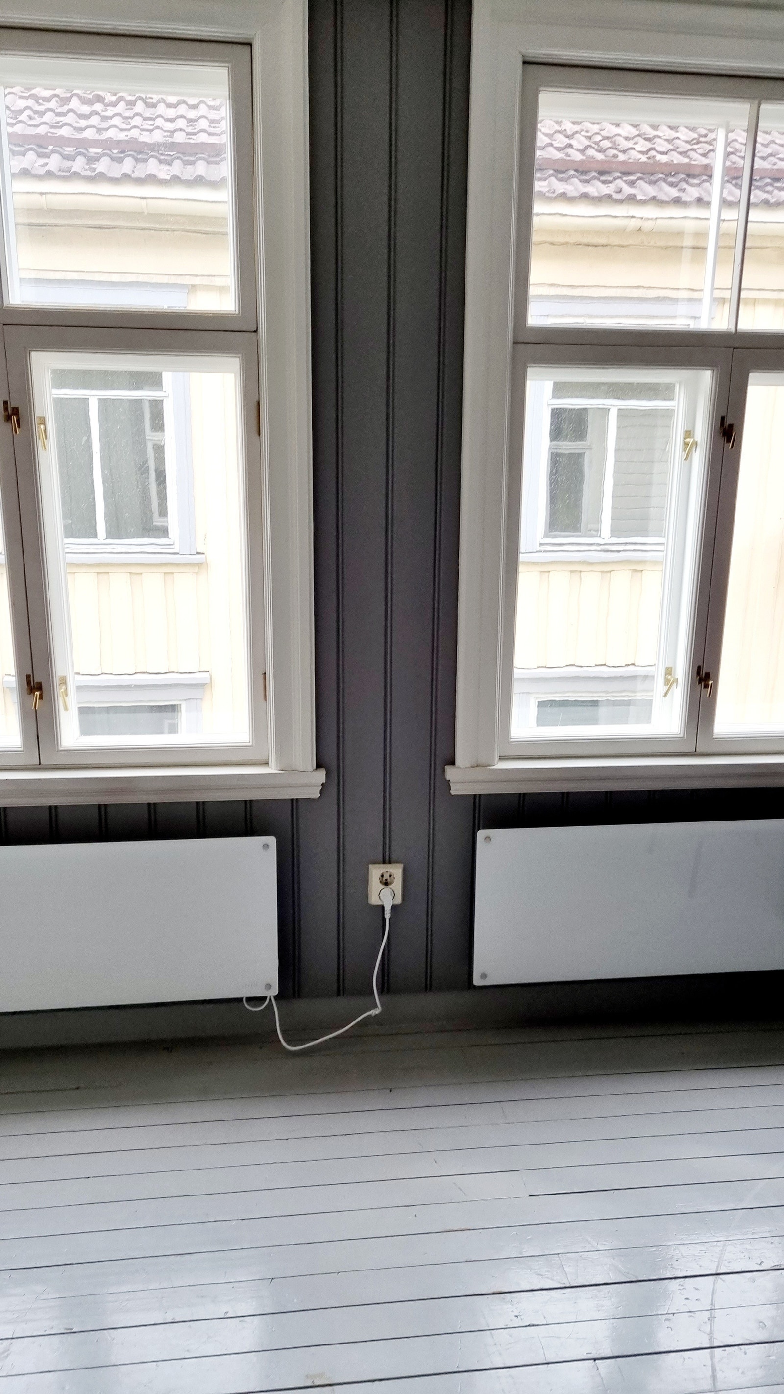 Hybel 4. Møblert med seng, skrivepult, stol og garderobeskap. Galleribilde