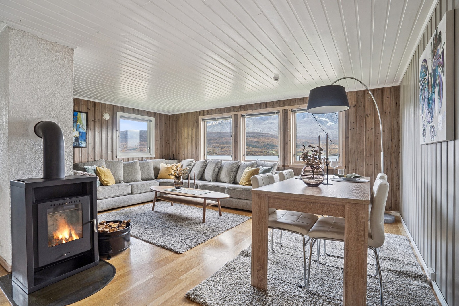 Stilren fritidsbolig med fantastisk beliggenhet - nyt roen, utsikten og naturen året rundt. Galleribilde