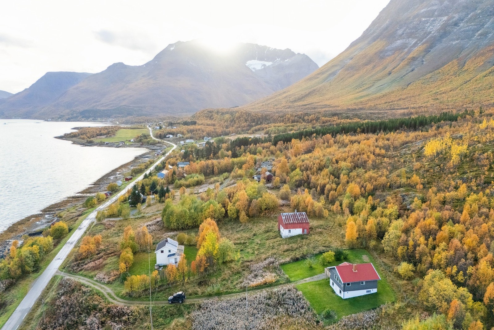 Drone foto av eiendommen. Galleribilde