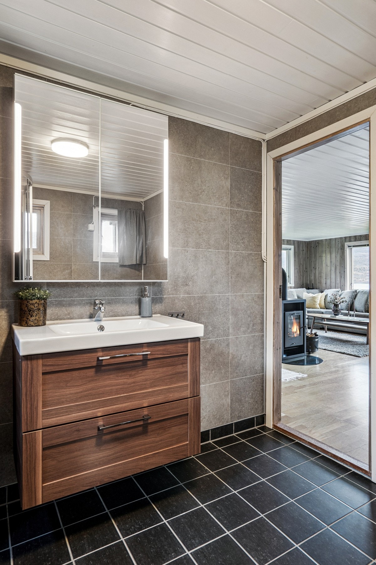 Stilren baderomsinnredning. Galleribilde