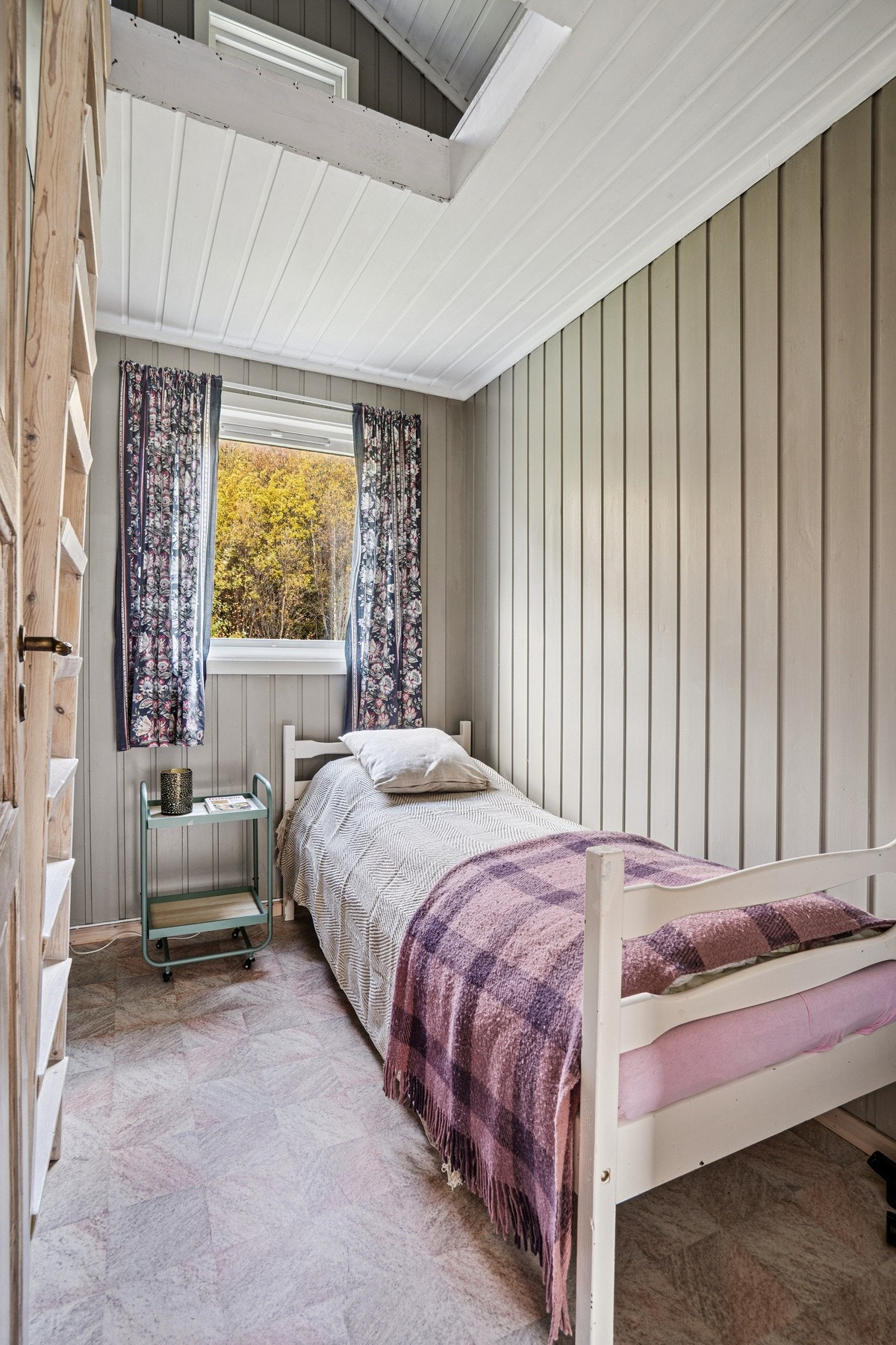 Praktisk tilgang til loft fra soverommet. Galleribilde