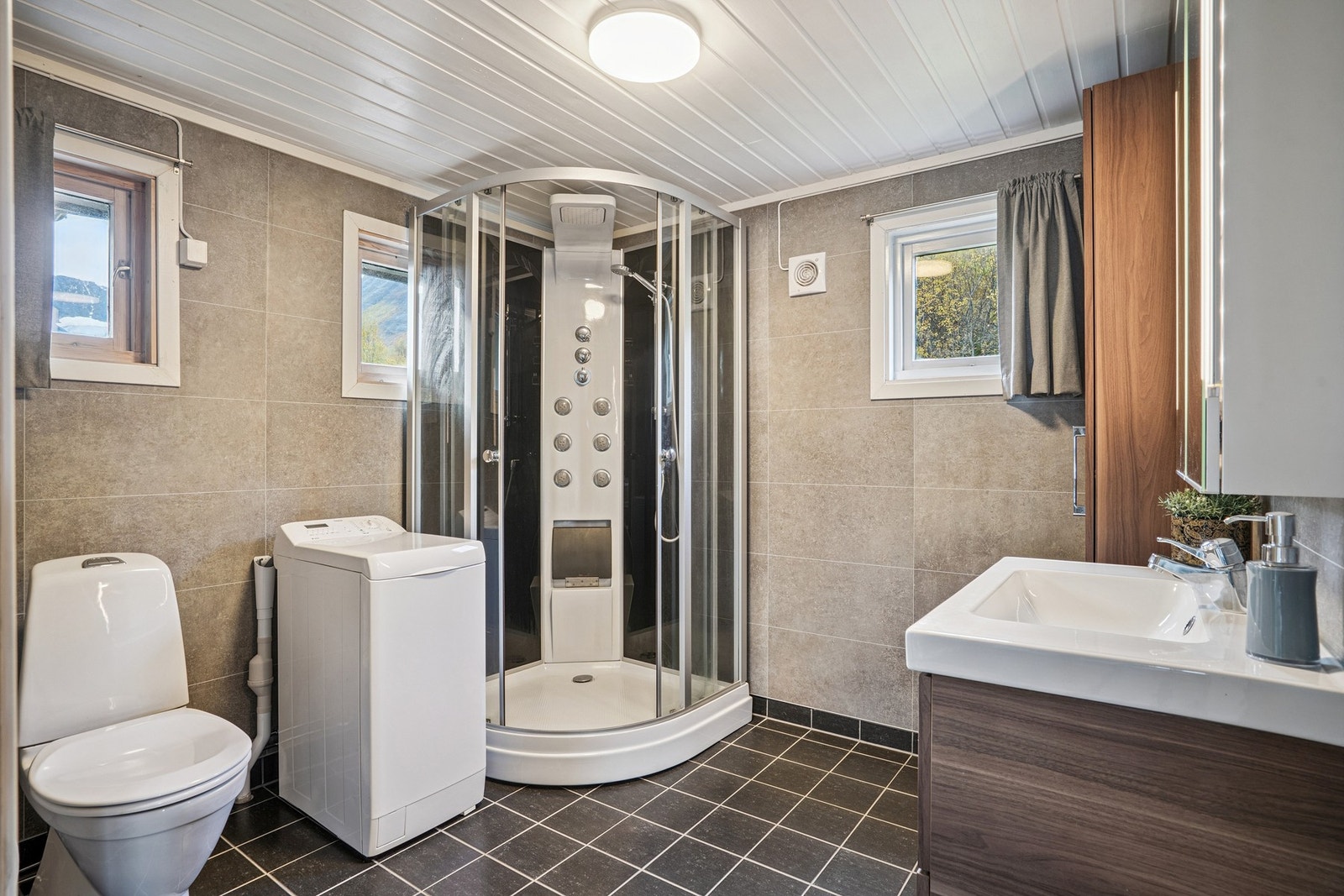 Opplegg for vaskemaskin. Galleribilde