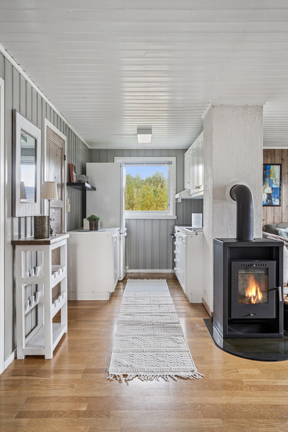 Kjøkkenet har praktisk tilknytning til spisestuen. Galleribilde