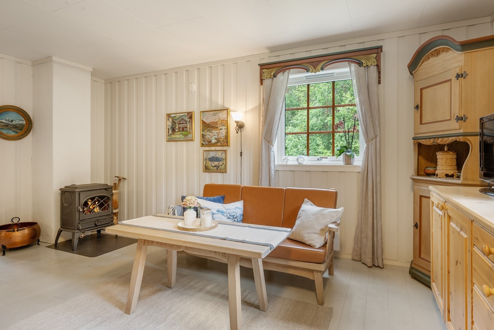 De lyse overflatene går igjen i alle rom. Galleribilde