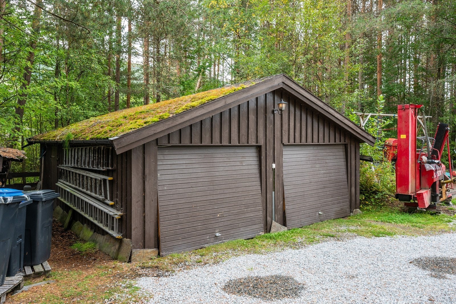 Parkering i dobbelgarasje. Galleribilde