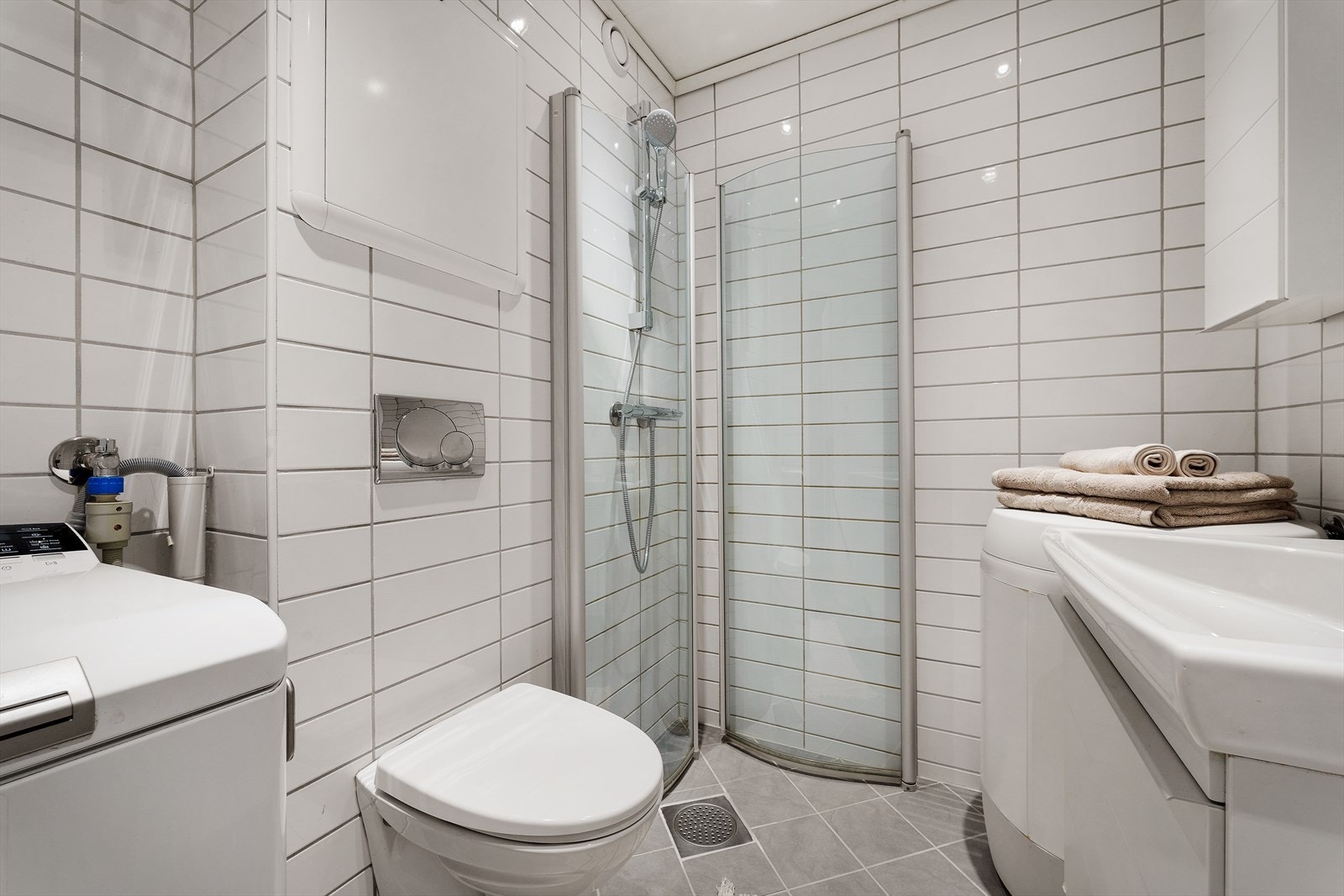 - Badet måler 3,1 m² og ble renovert i 2011 - Galleribilde