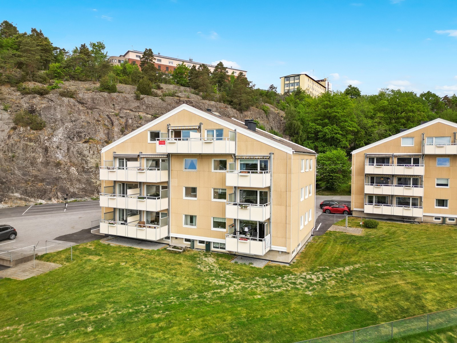 Stangeløkkveien 4 ligger i et sentralt og attraktivt boligområde i Halden. Galleribilde