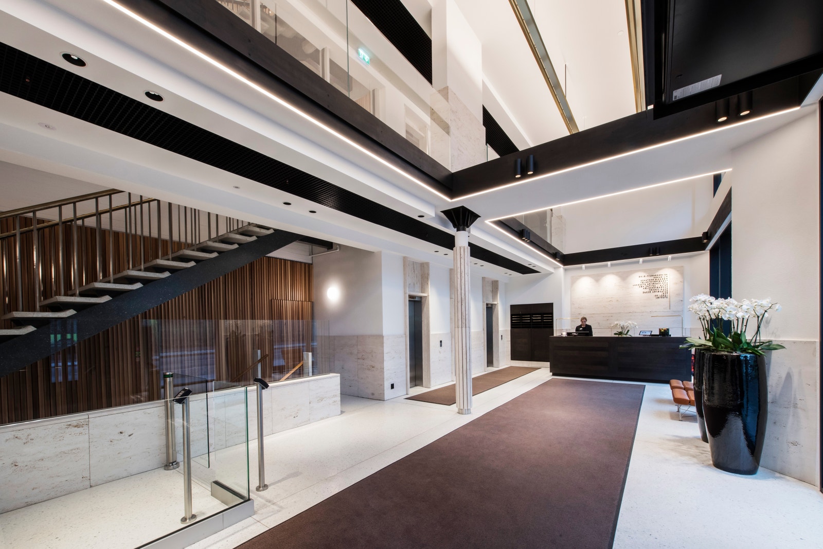 I byggets 1. etasje møtes du av en stor og flott resepsjon hvor Braathen Eiendoms ansatte sørger for å møte både deg og dine kunder på beste vis Galleribilde