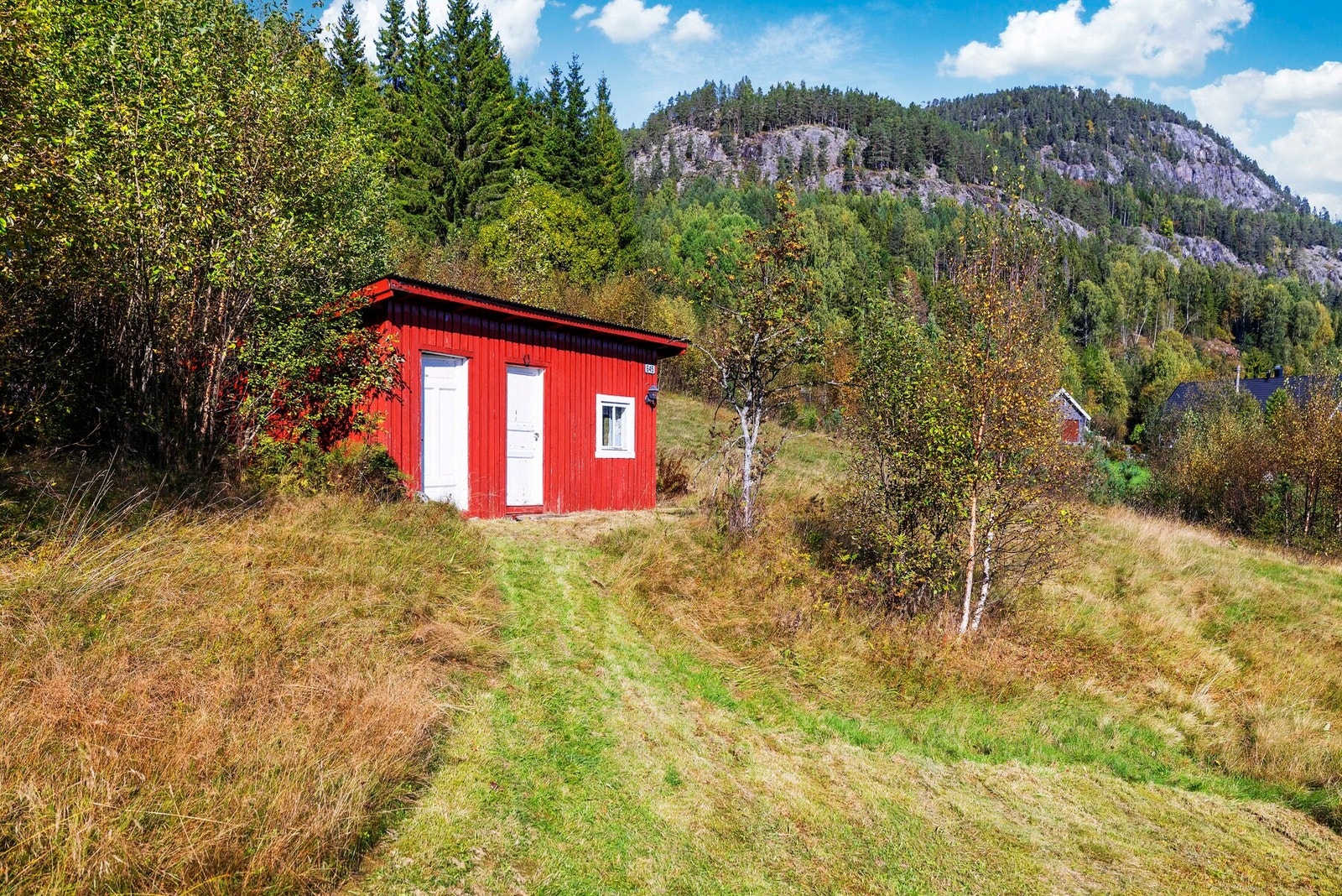 Frittstående brønnhus med lagerrom. Galleribilde