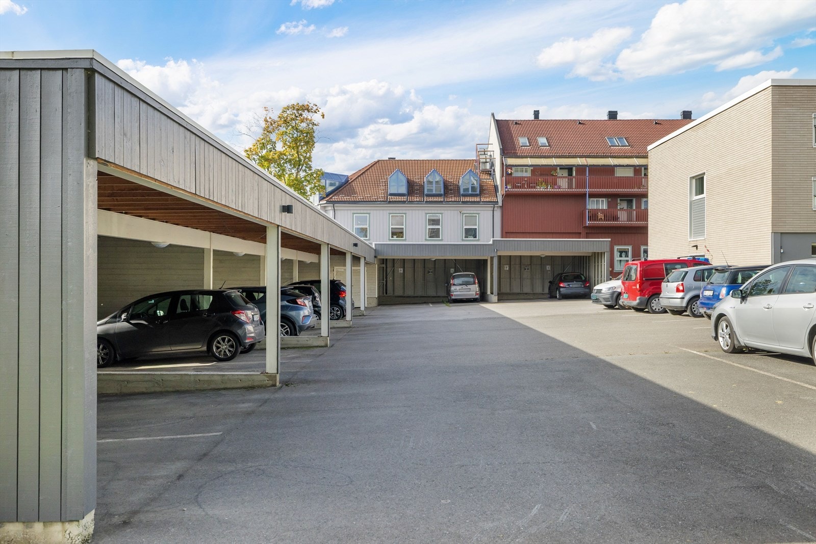 Det er også mulig å leie plass i carport etter venteliste. Galleribilde