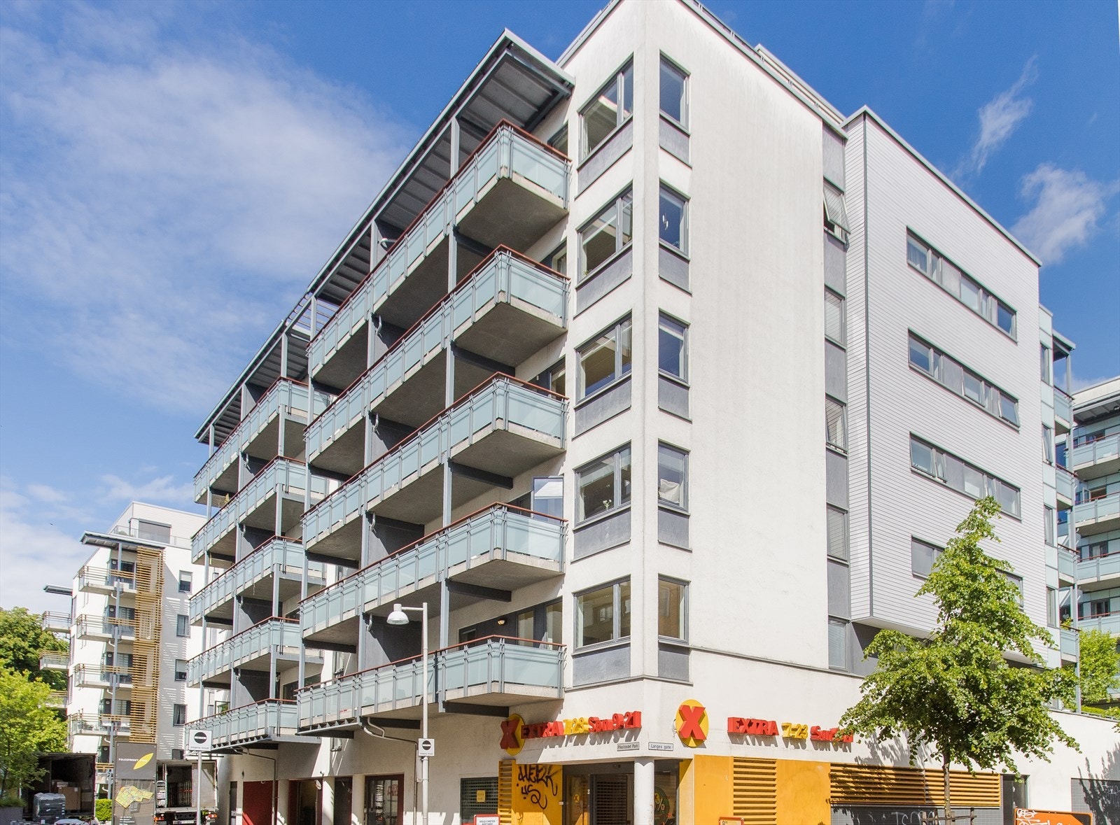 Byggets fasade. Leiligheten ligger i 5.etasje Galleribilde