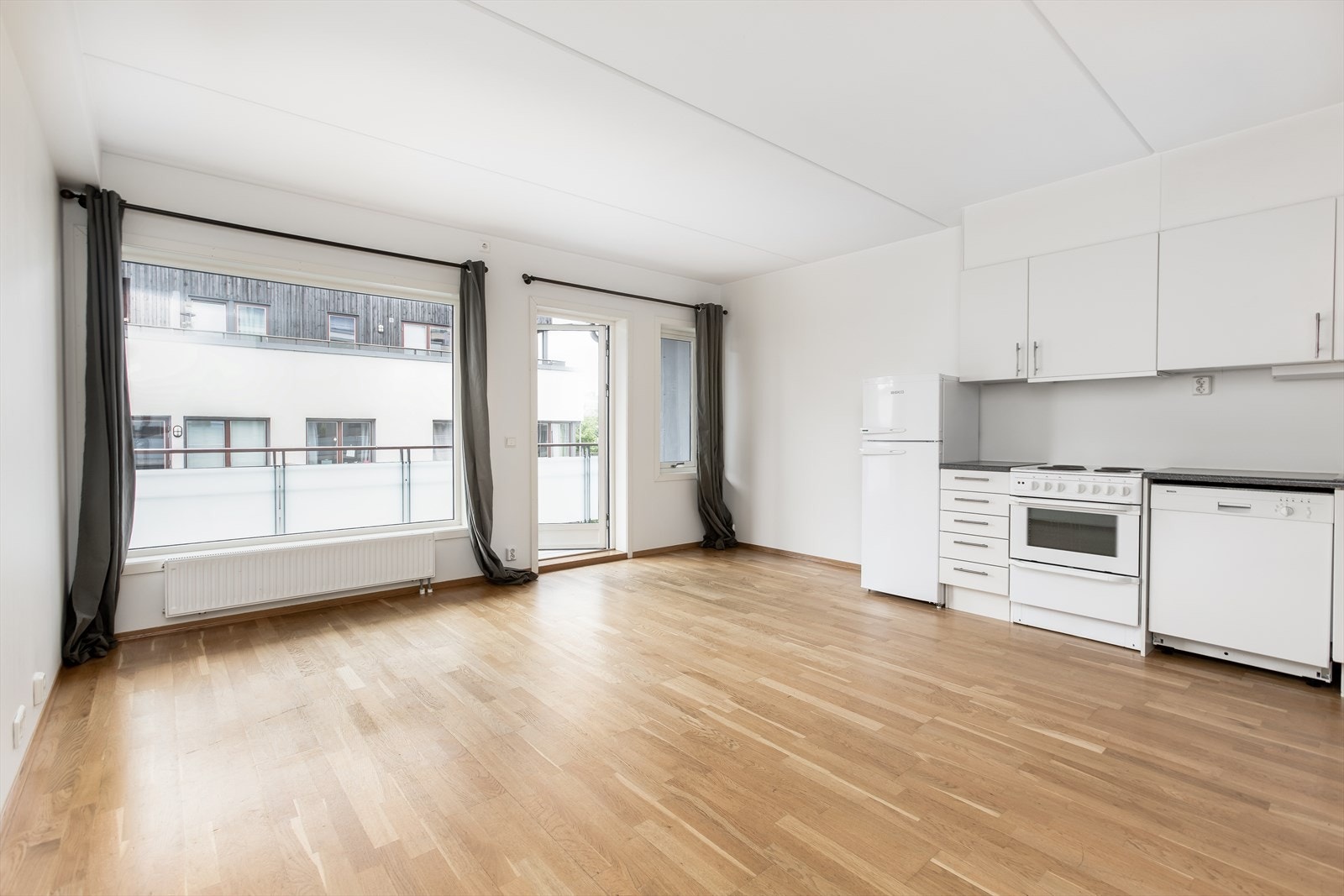 Stue/oppholdsrom med utgang til balkong (Nb. skal pusses opp før overtagelse) Galleribilde