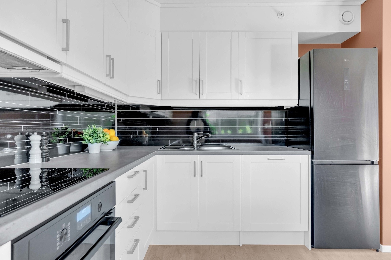 Integerte hvitevarer og kjøleskap medfølger Galleribilde