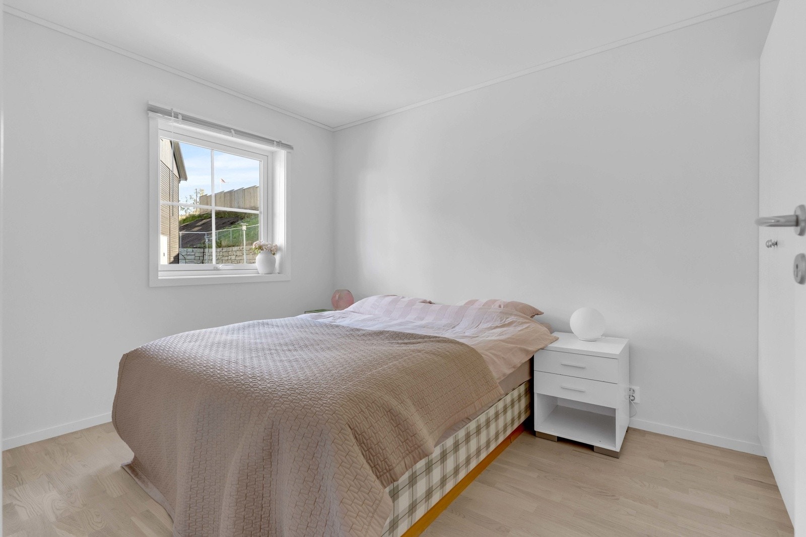 Boligen har to soverom av god størrelse Galleribilde