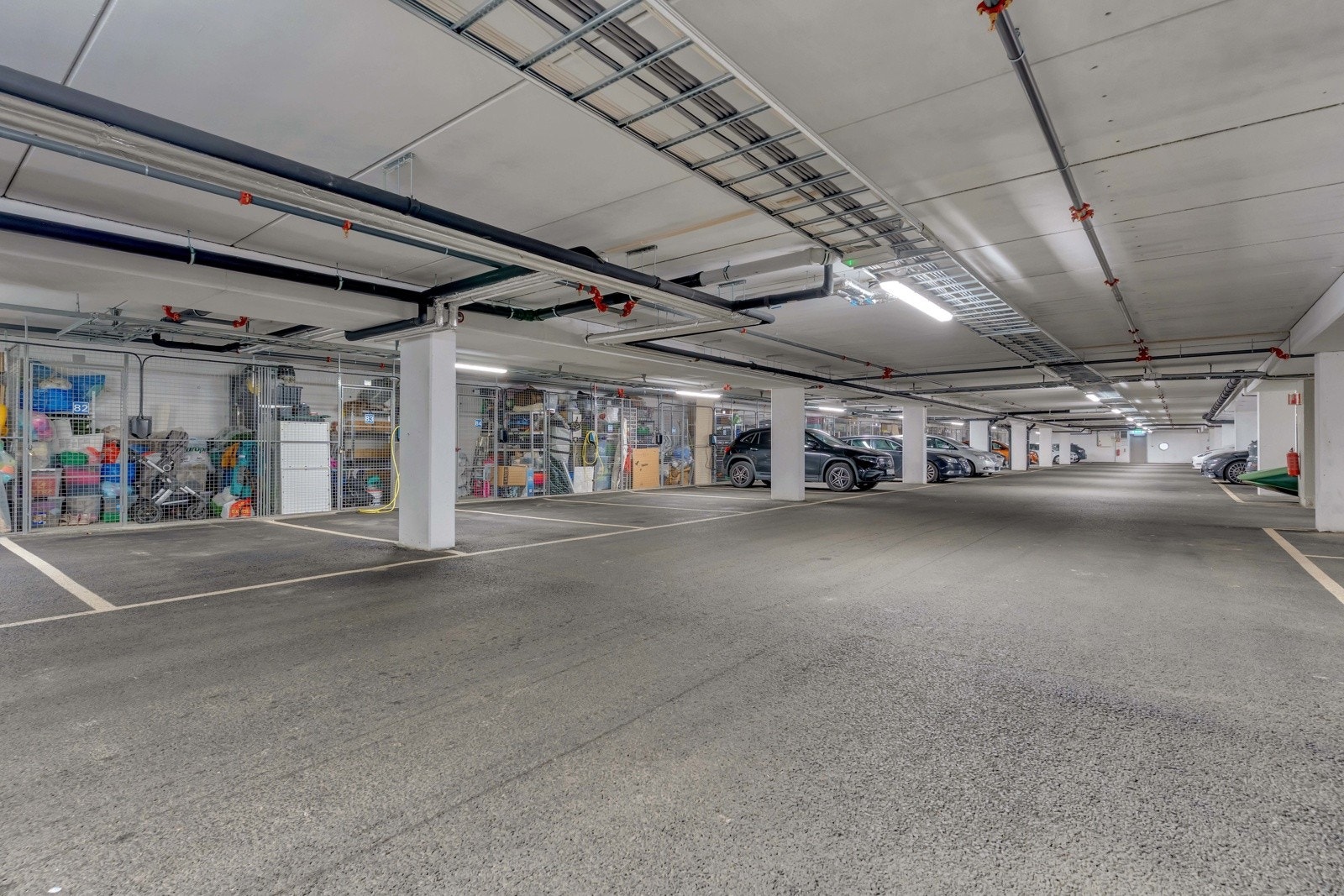 Det medfølger egen plass med lader i lukket garasje Galleribilde