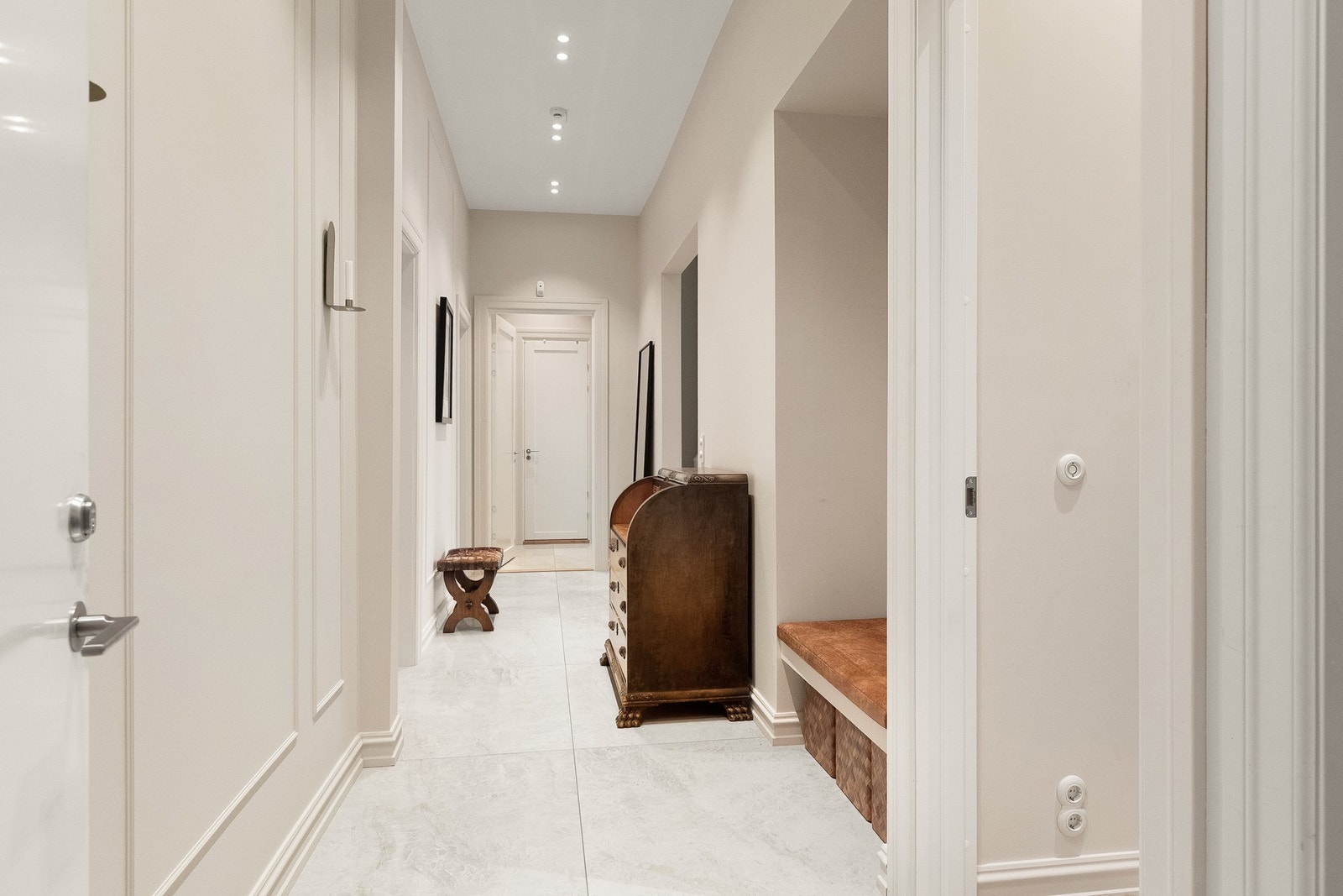 De sosiale rommene er praktisk adskilt fra "soveromsavdelingen", hvor man også finner to bad tilhørende hoveddelen samt vaskerom. Galleribilde