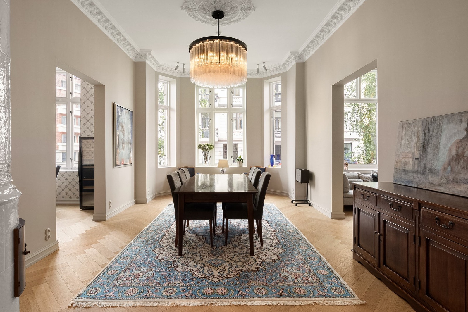 Velkommen inn i denne fantastiske Frogner-leiligheten i Elisenbergveien 5, presentert av Tinholt Eiendomsmegling! Galleribilde