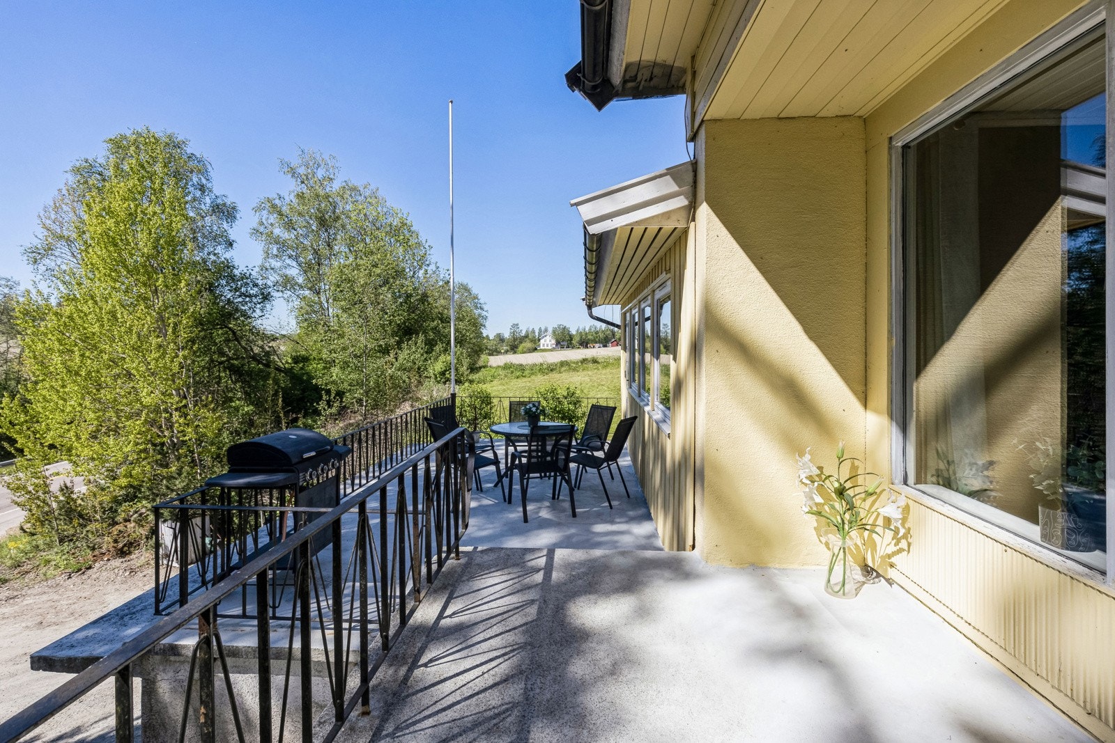 Uteplass Galleribilde