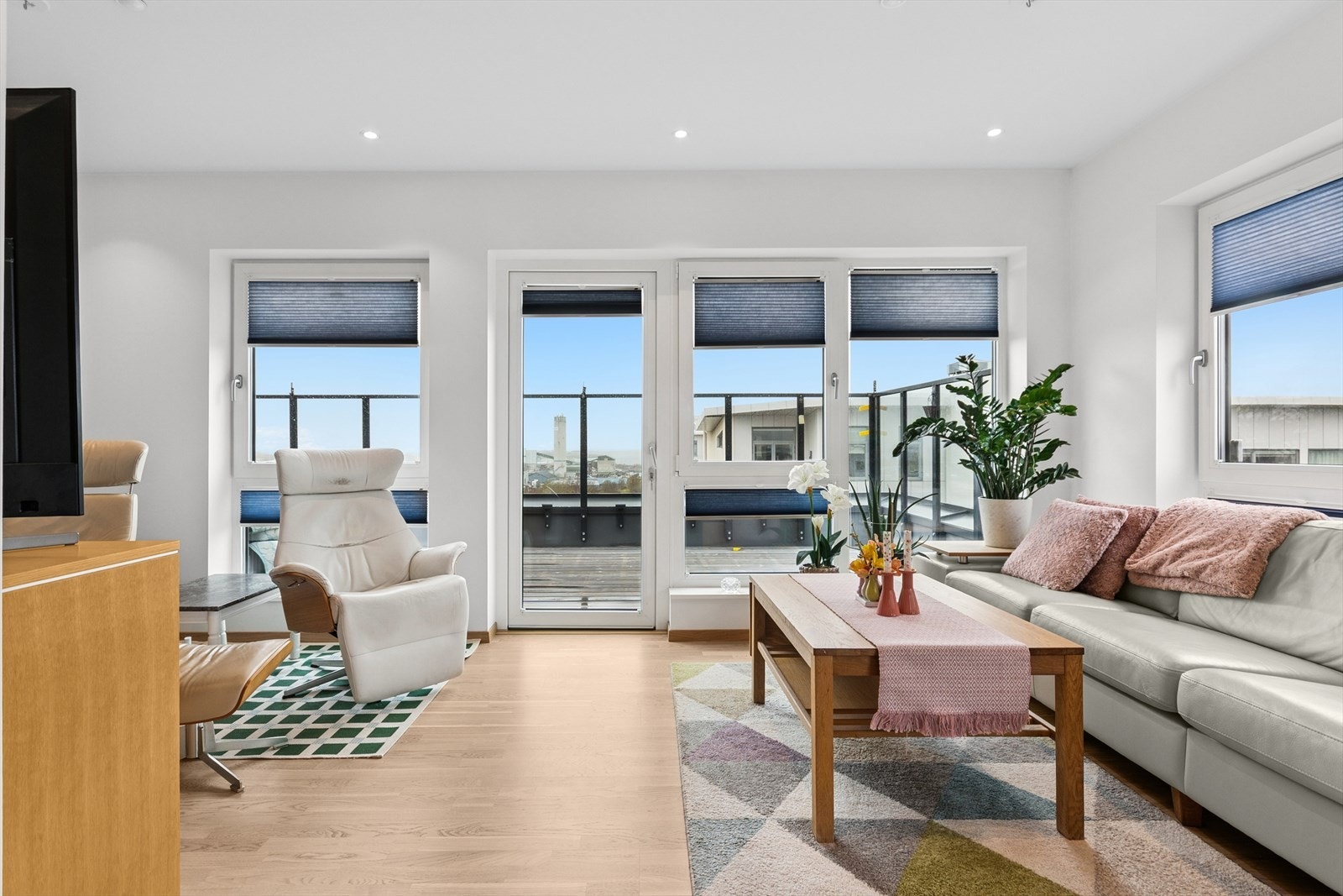 Leiligheten stod ferdig i 2023 og bærer fortsatt nybyggaranti. Galleribilde