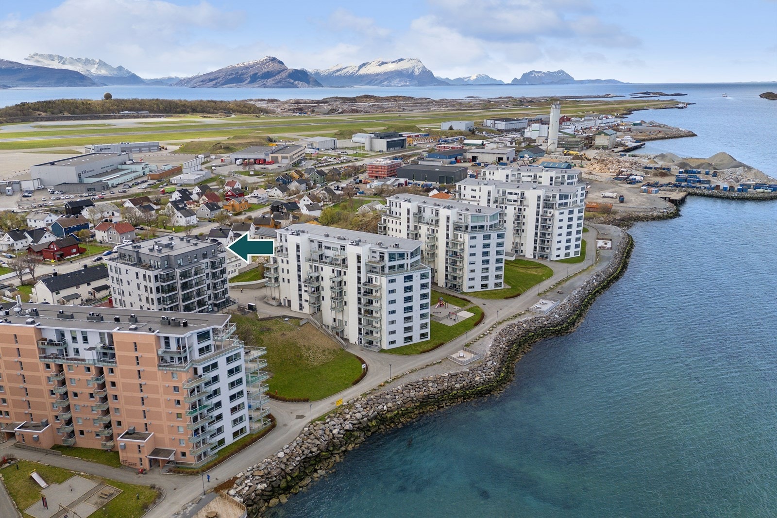 Kort avstand til Bodø luftterminal hvor det også er busstopp. Galleribilde