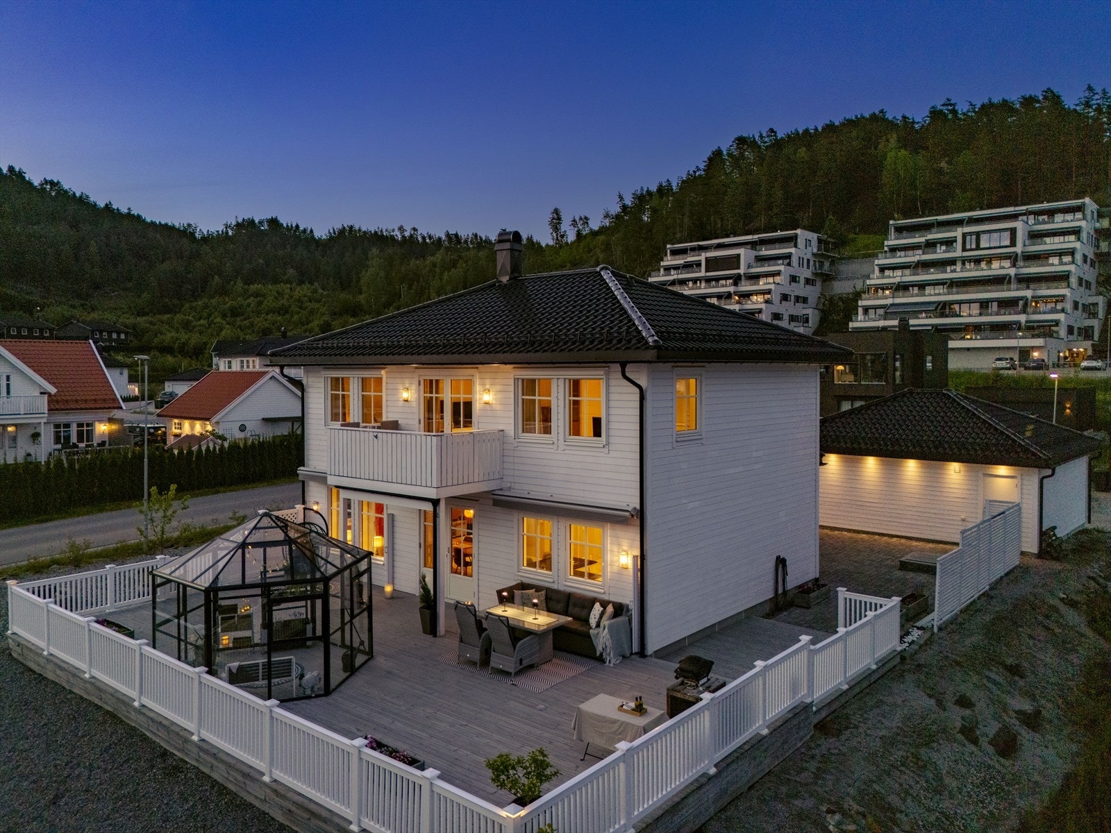 Nyere familiebolig fra 2017 i veletablert og barnevennlig område. Galleribilde