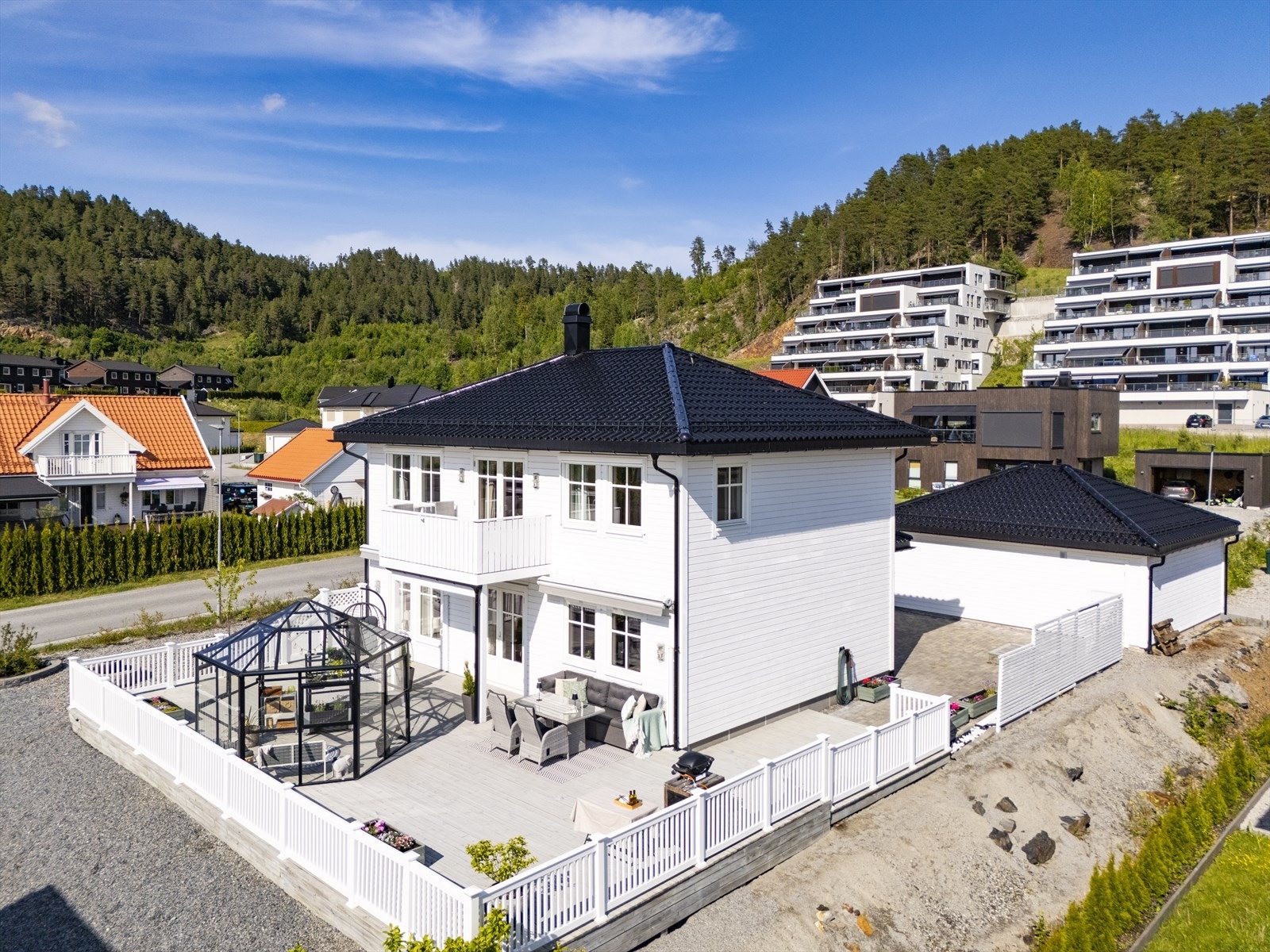 Solrike og romslige uteplasser Galleribilde